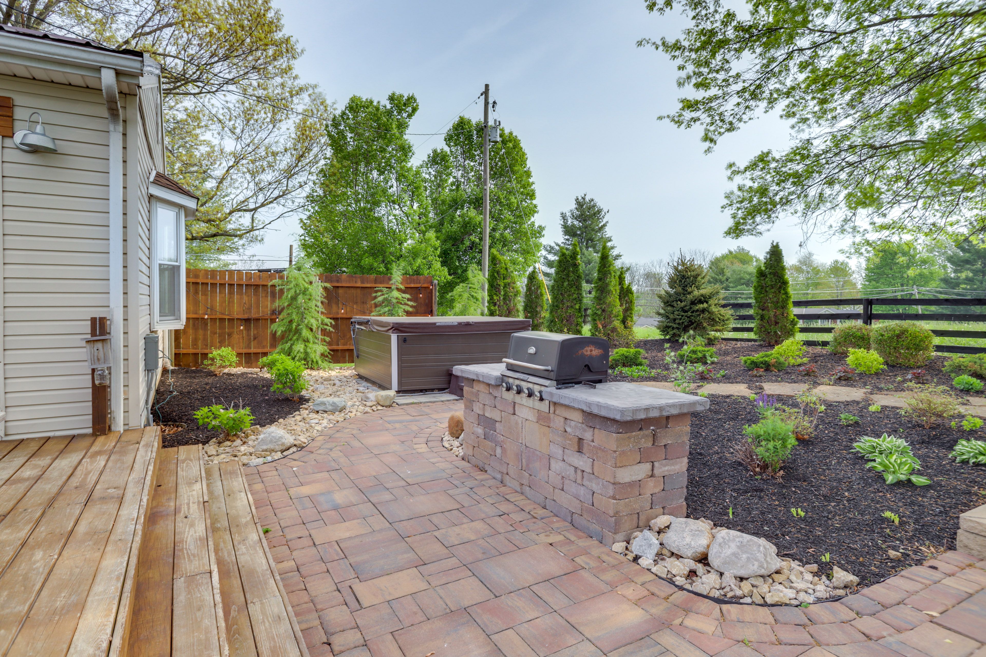 Built-In Gas Grill | Private Hot Tub