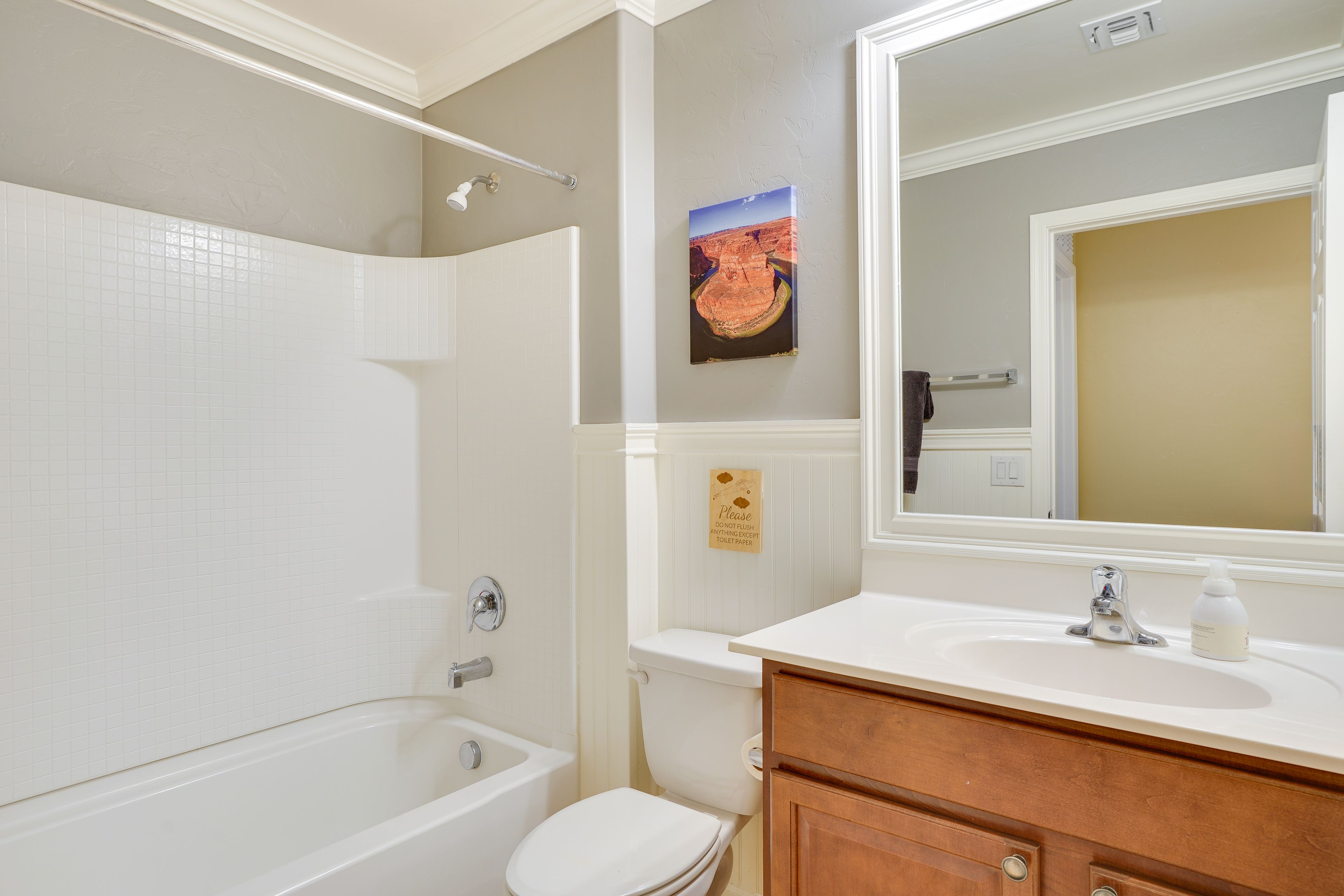 Full Bathroom | 1st floor | Complimentary Toiletries | Hair Dryer | Towels