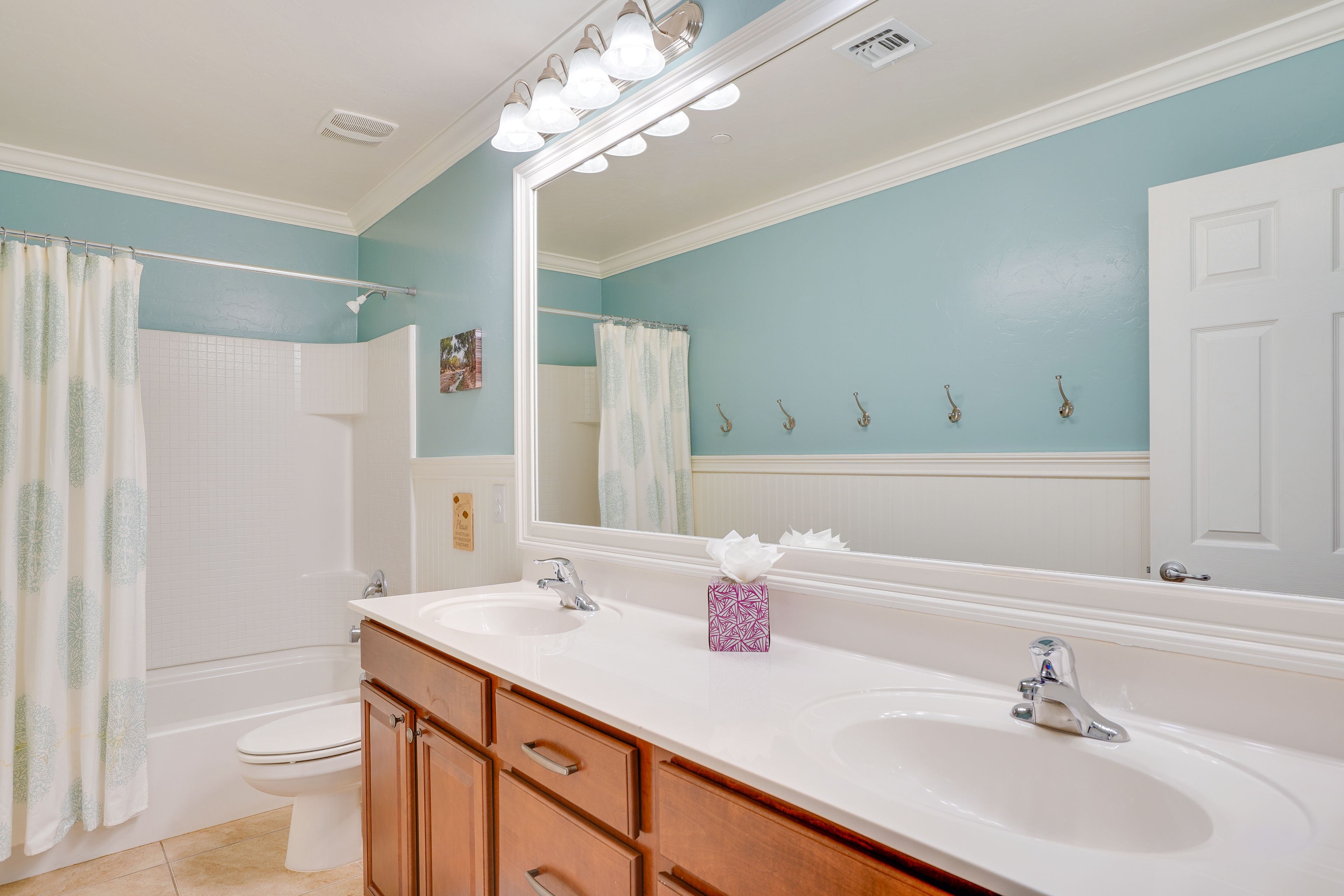 Full Bathroom | 2nd Floor
