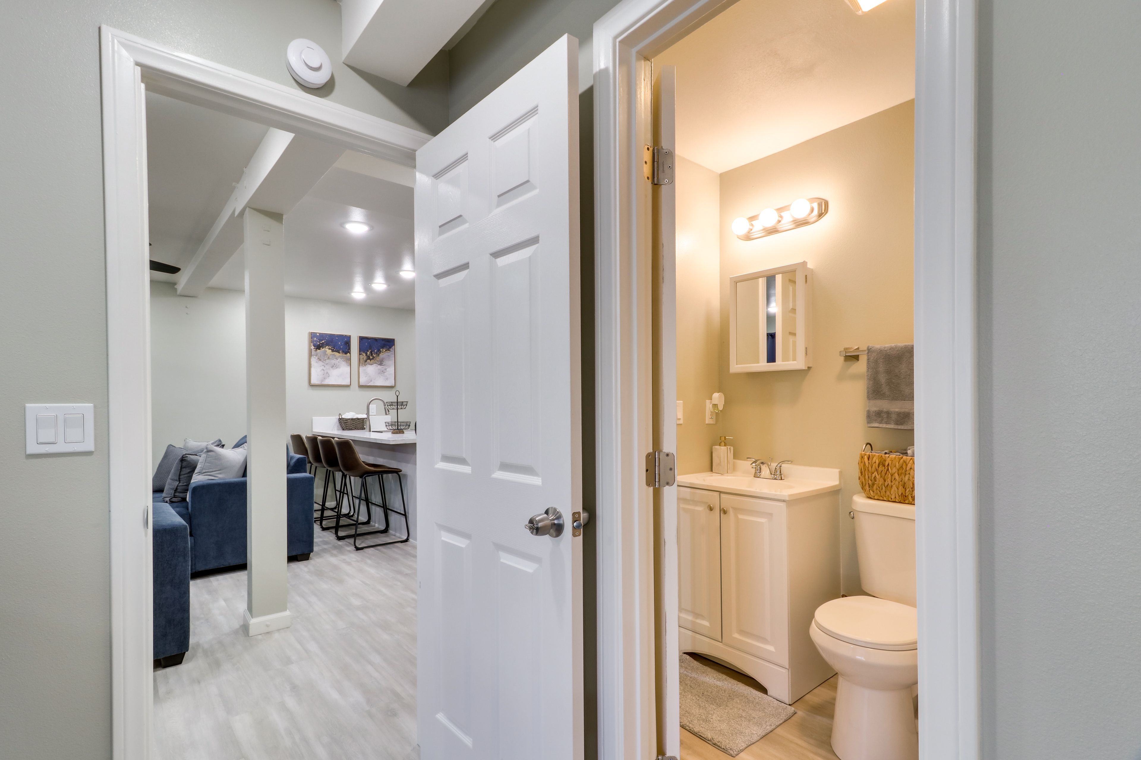 Bathroom | Complimentary Toiletries | Towels Provided