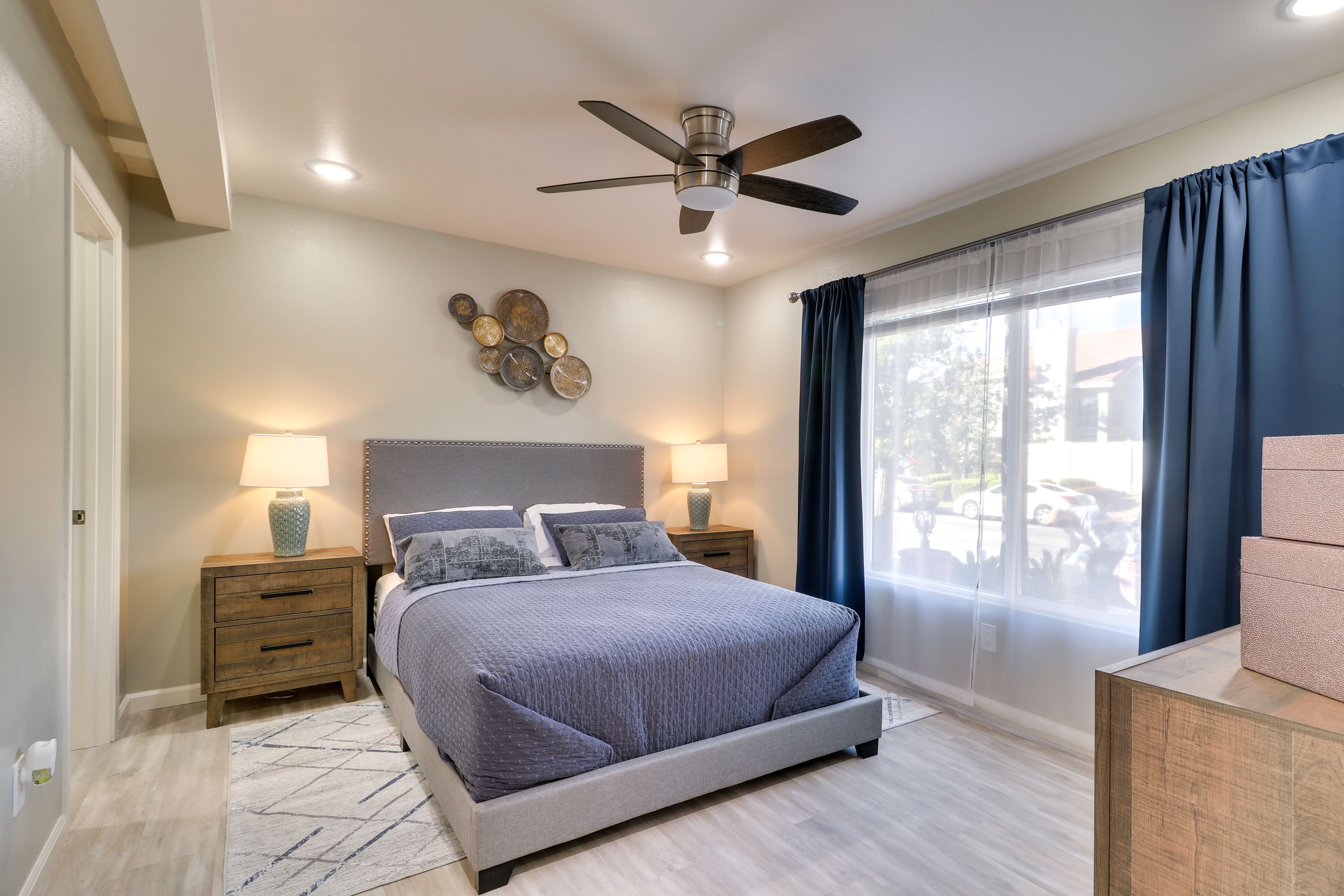 Bedroom | Queen Bed | Linens Provided | Walk-In Closet