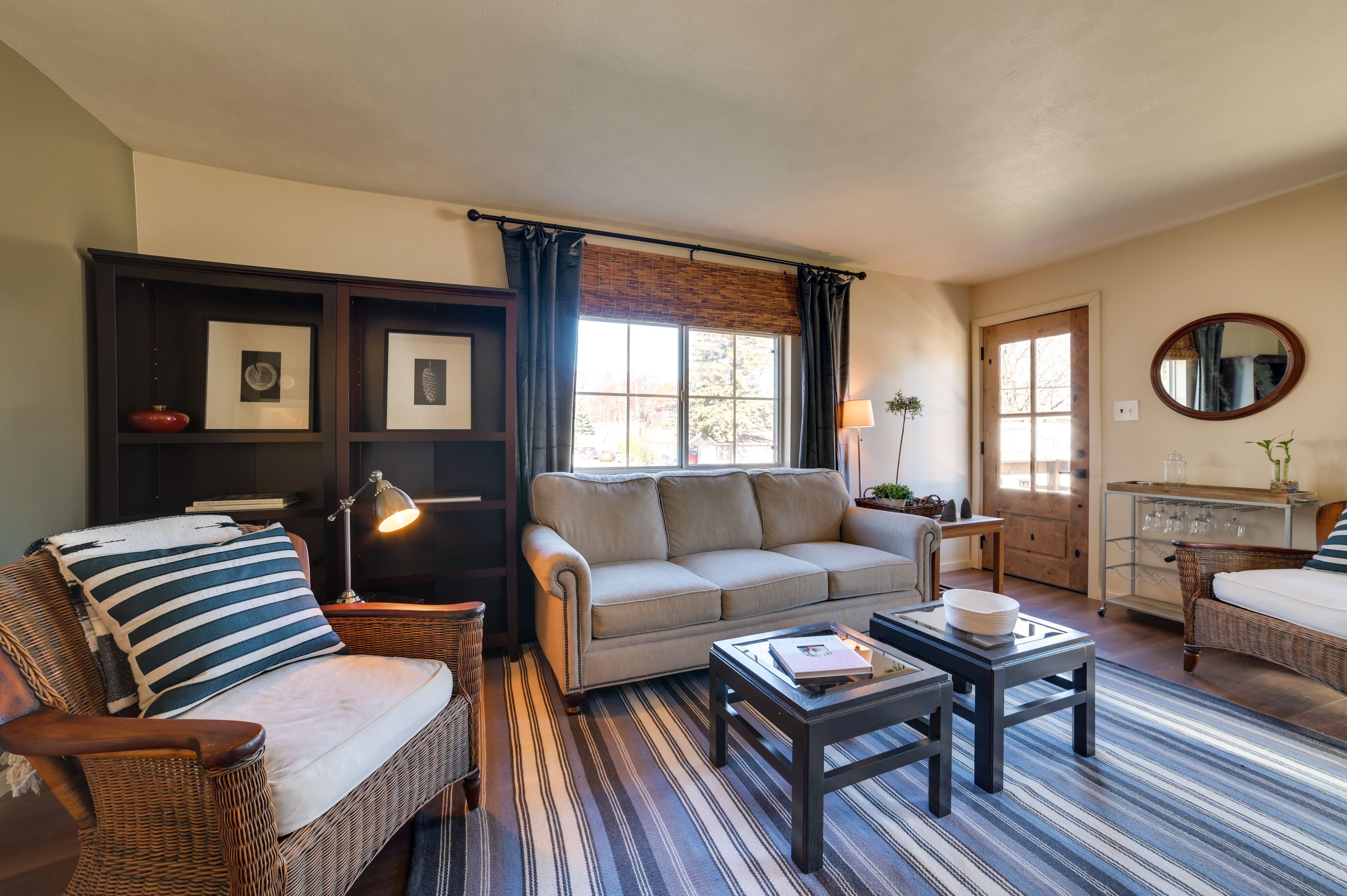 Living Room | Sleeper Sofa | Smart TV