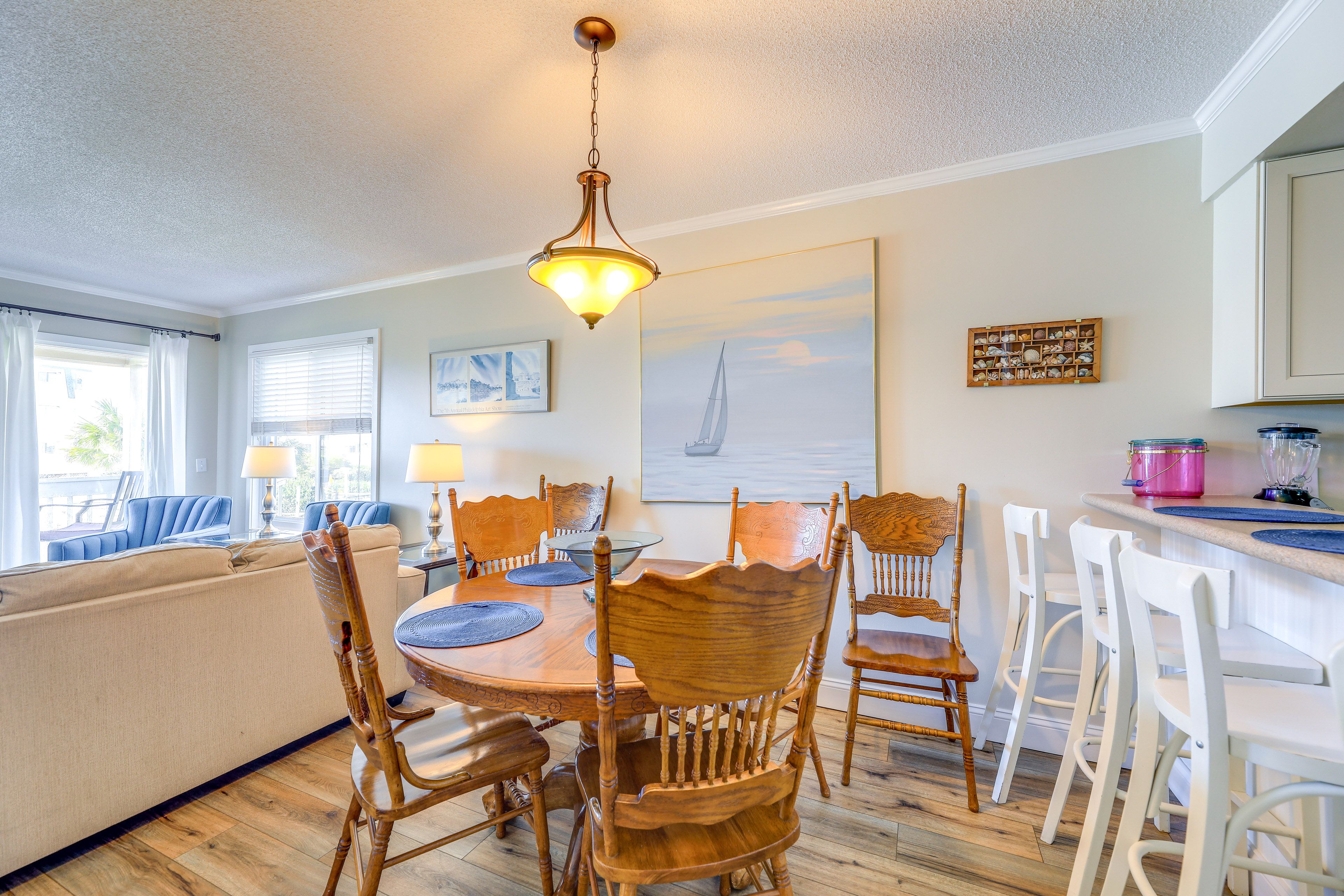 Dining Area | Dishware & Flatware Provided