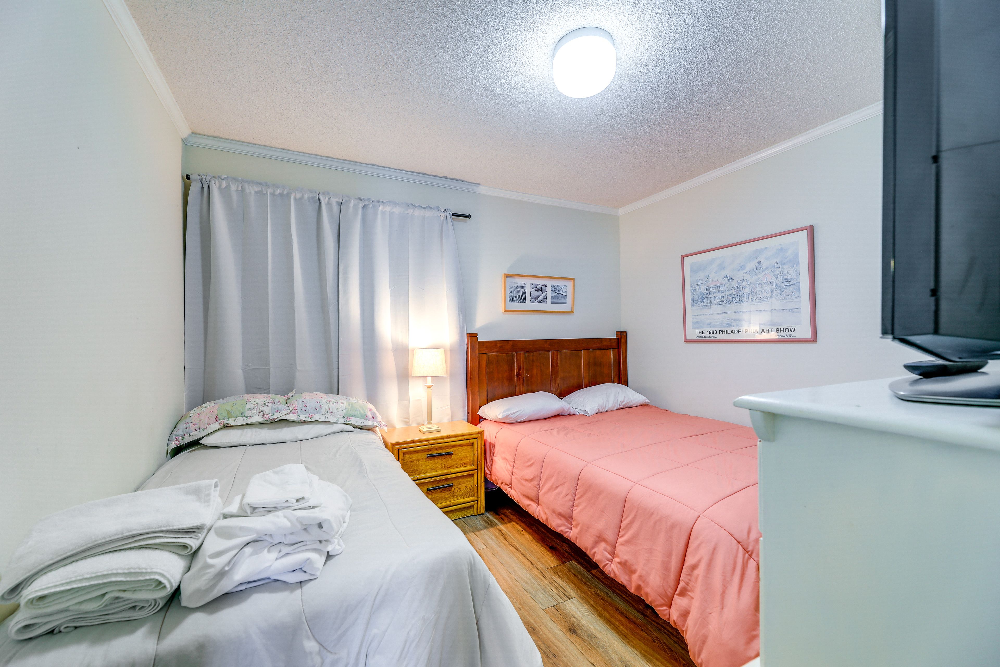 Bedroom 2 | Queen Bed | Twin Bed