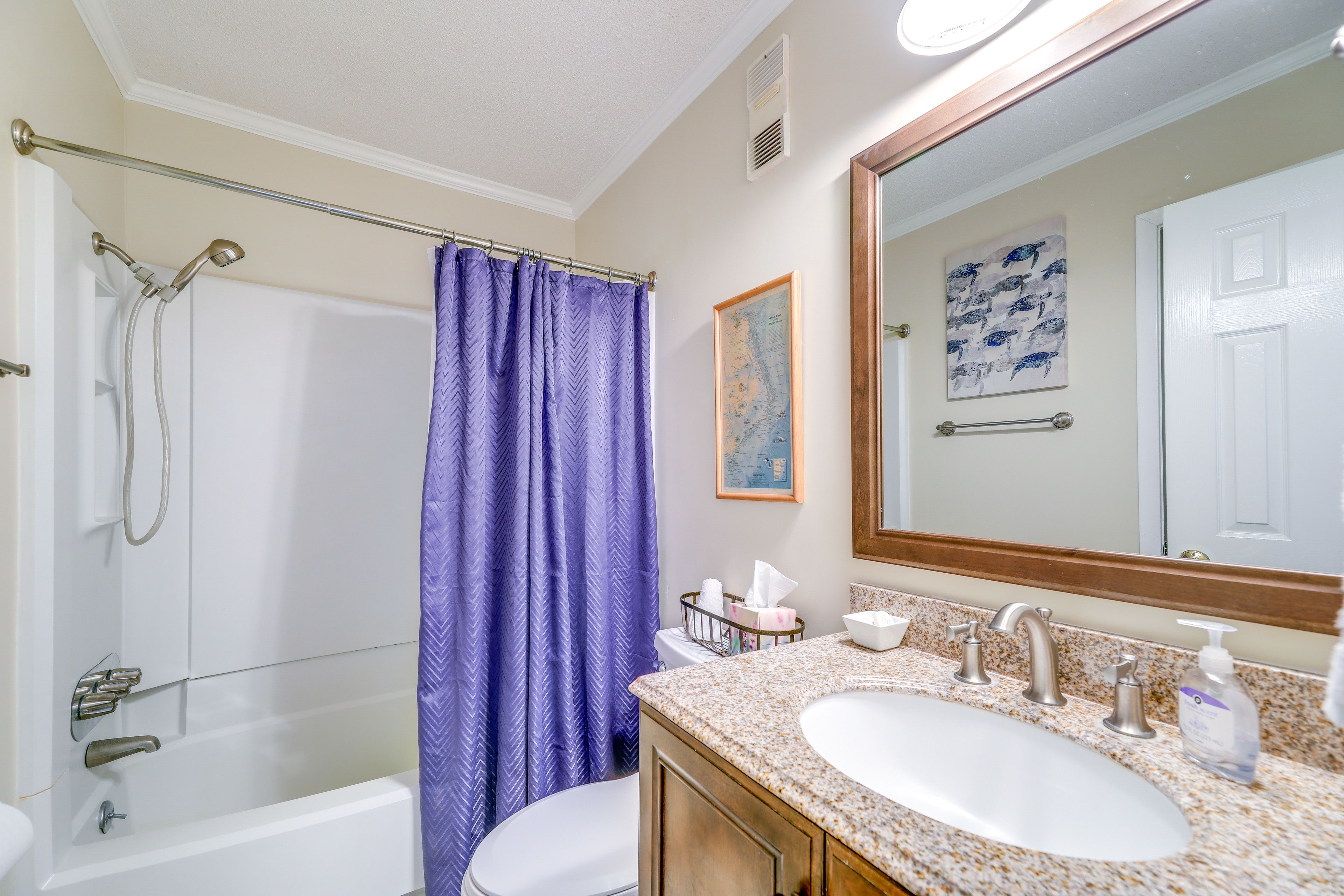 Full Bathroom | Complimentary Toiletries