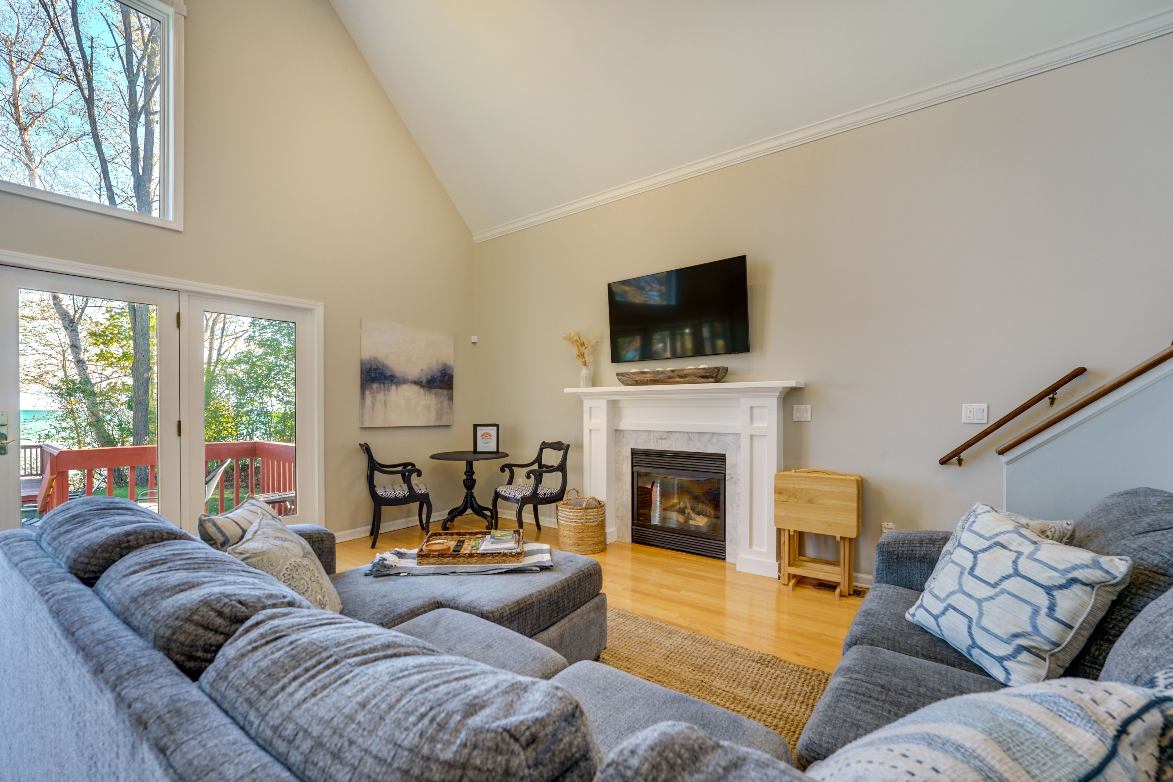 Living Room | Gas Fireplace