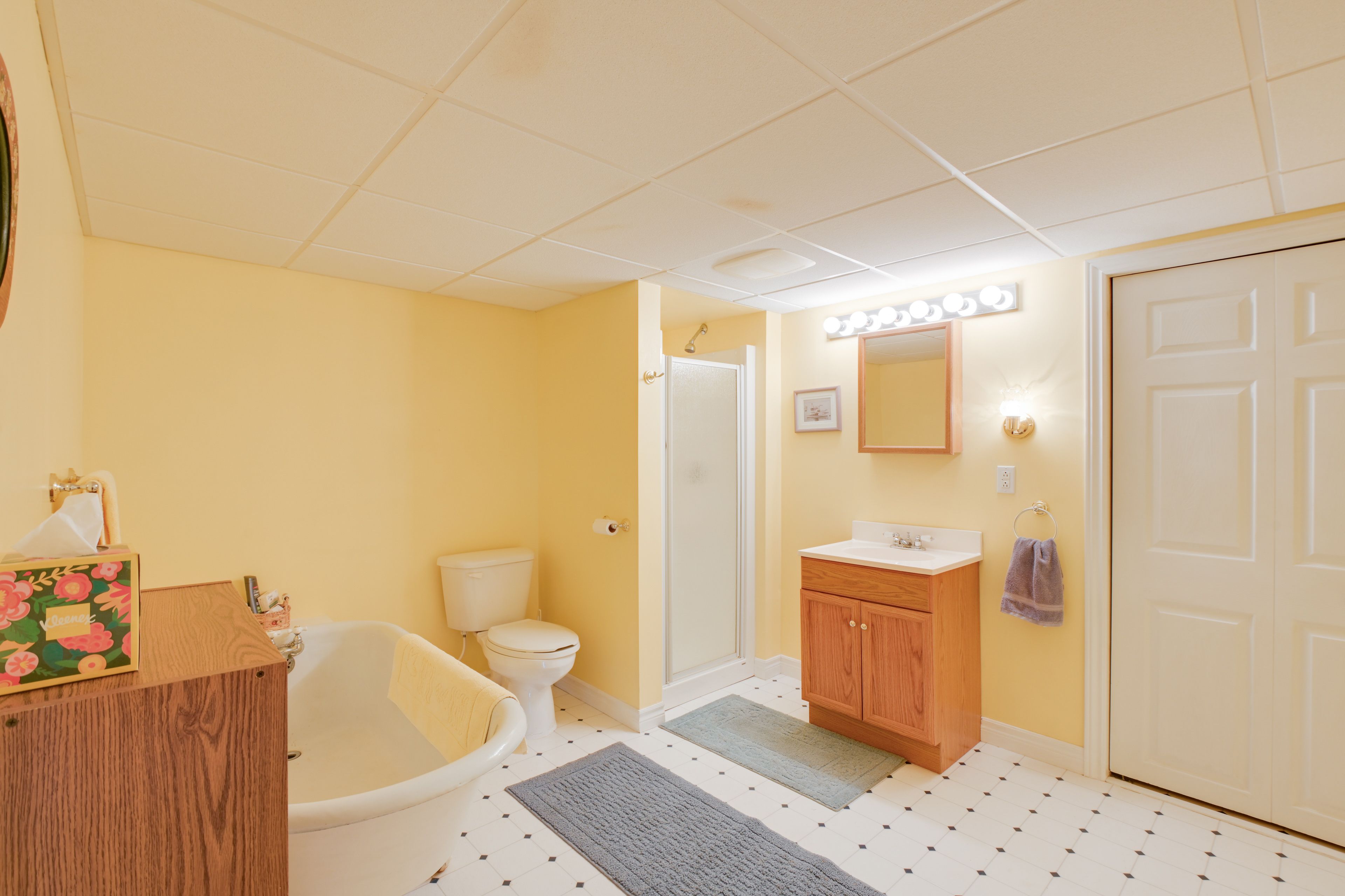 Full Bathroom | Complimentary Toiletries | Towels Provided | Hair Dryer
