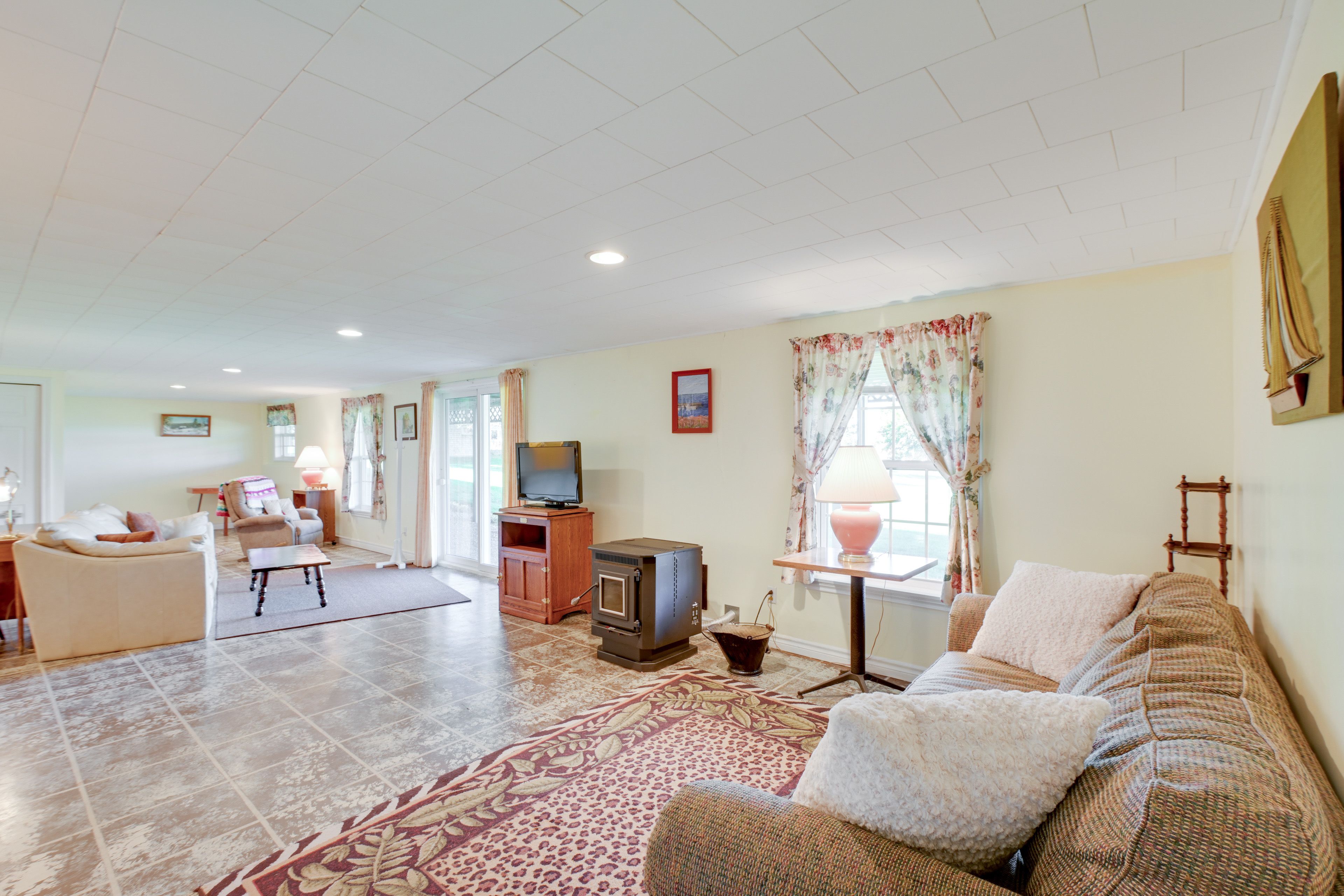 Living Room | Smart TV | Pellet Stove | Central Heating
