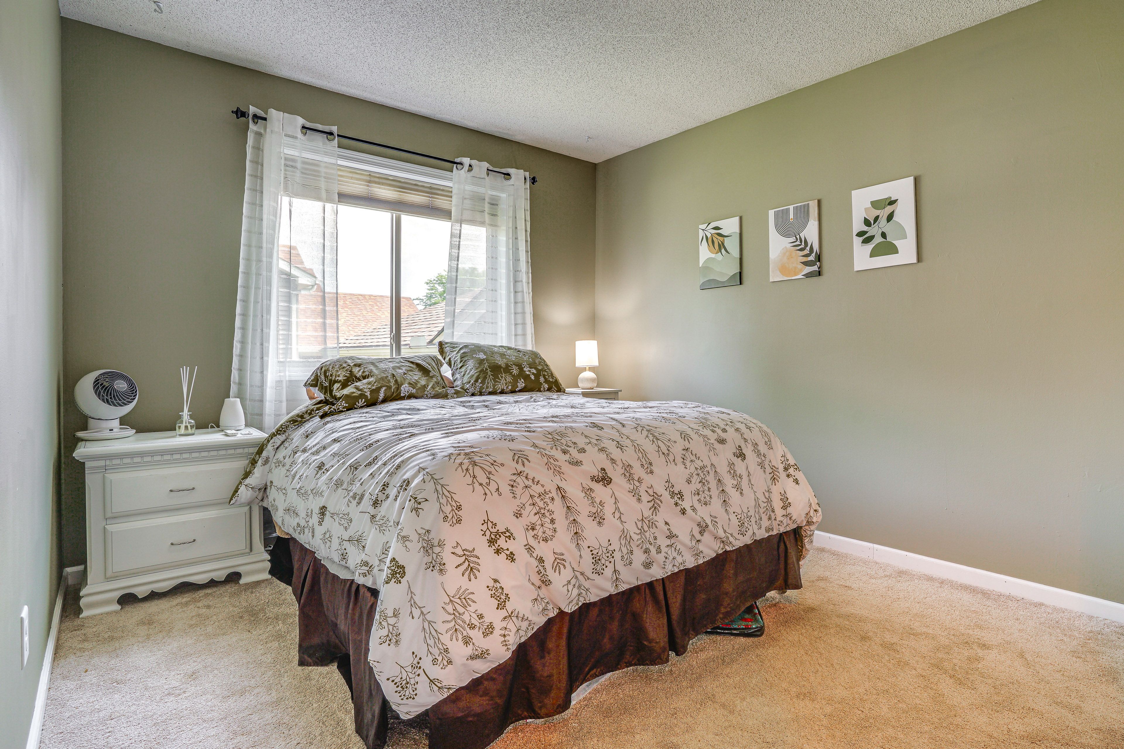 Bedroom 2 | Queen Bed | 1st Floor