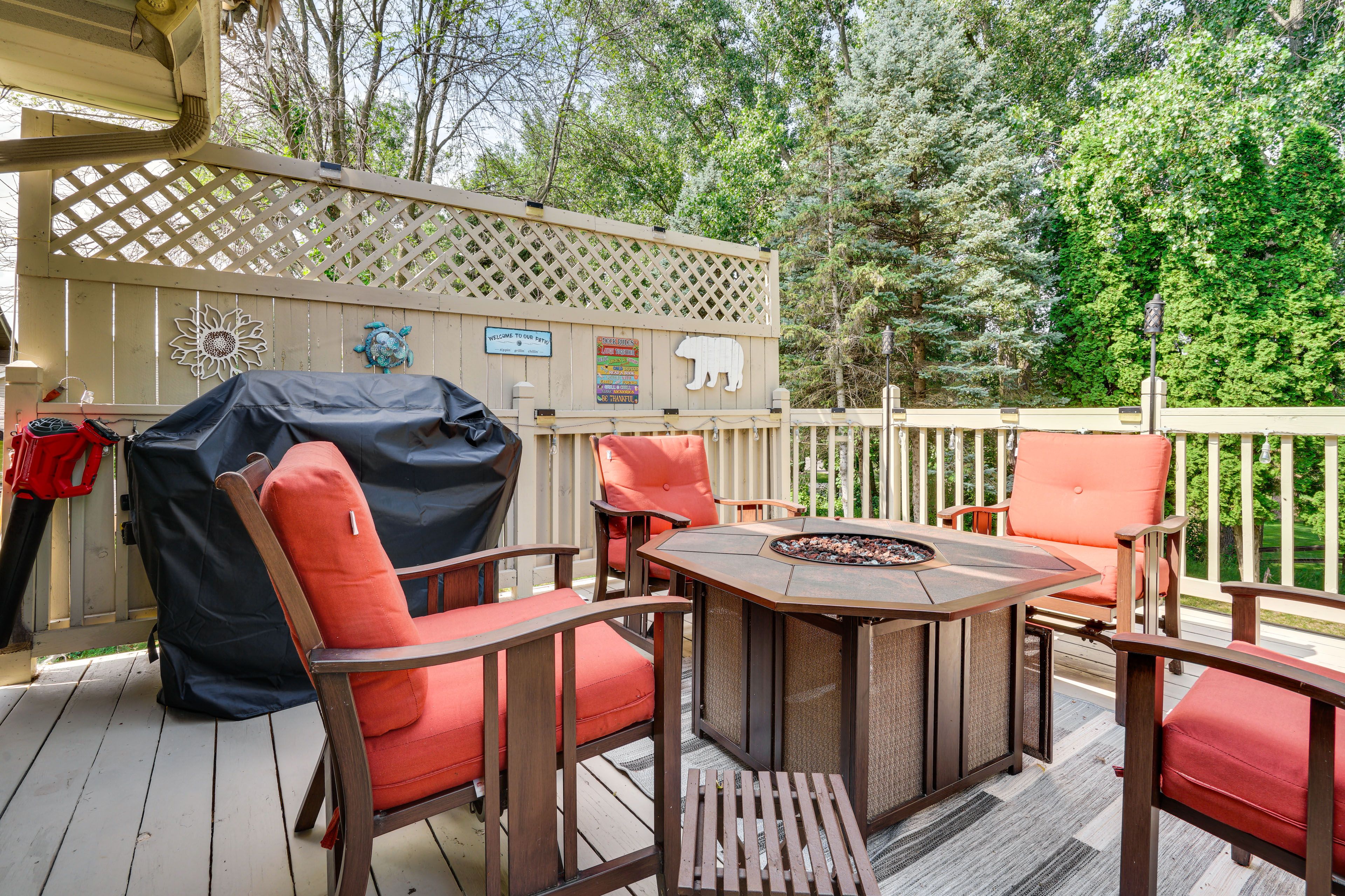 Private Deck | Fire Pit | Gas Grill