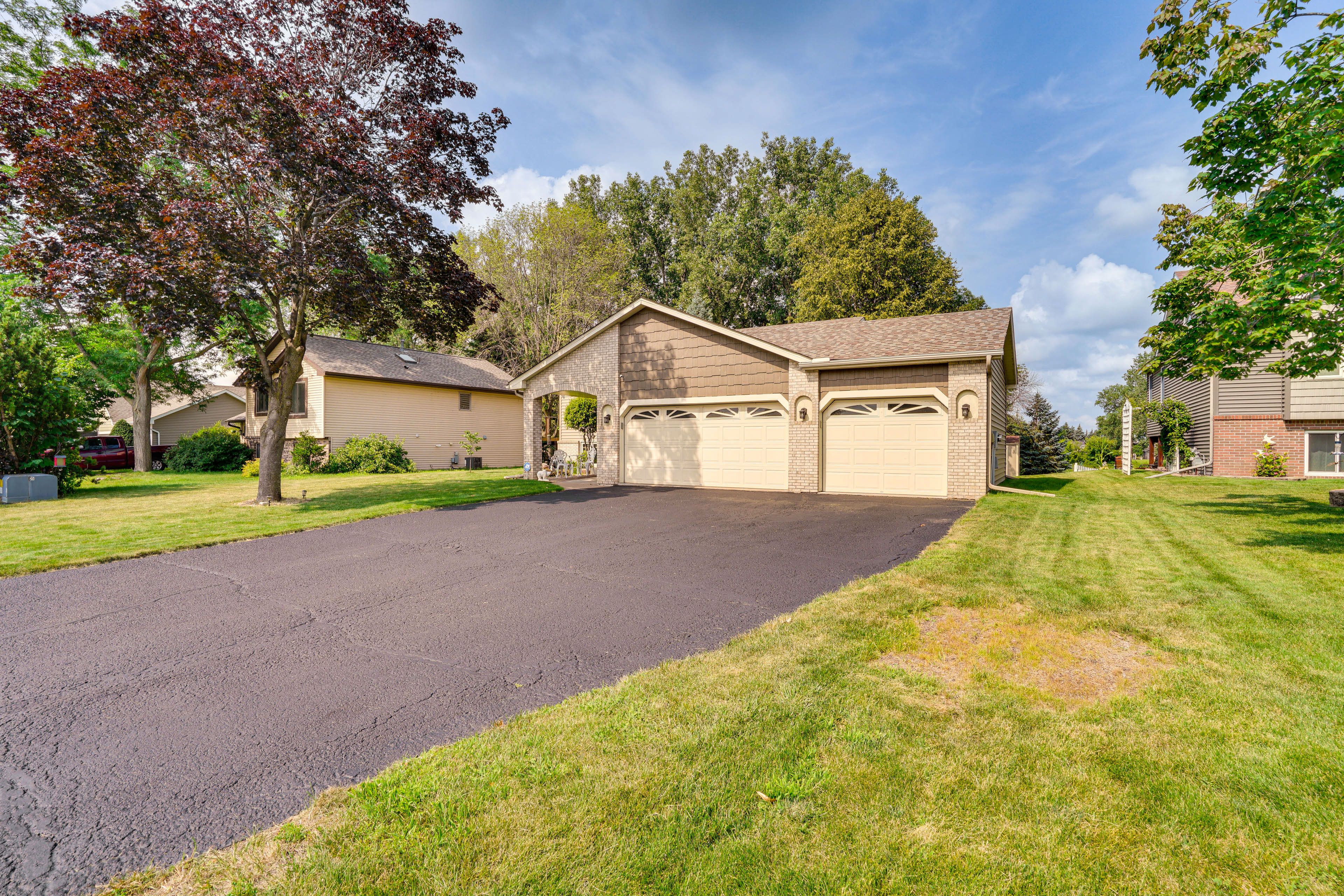 Parking | Driveway (3 Vehicles)