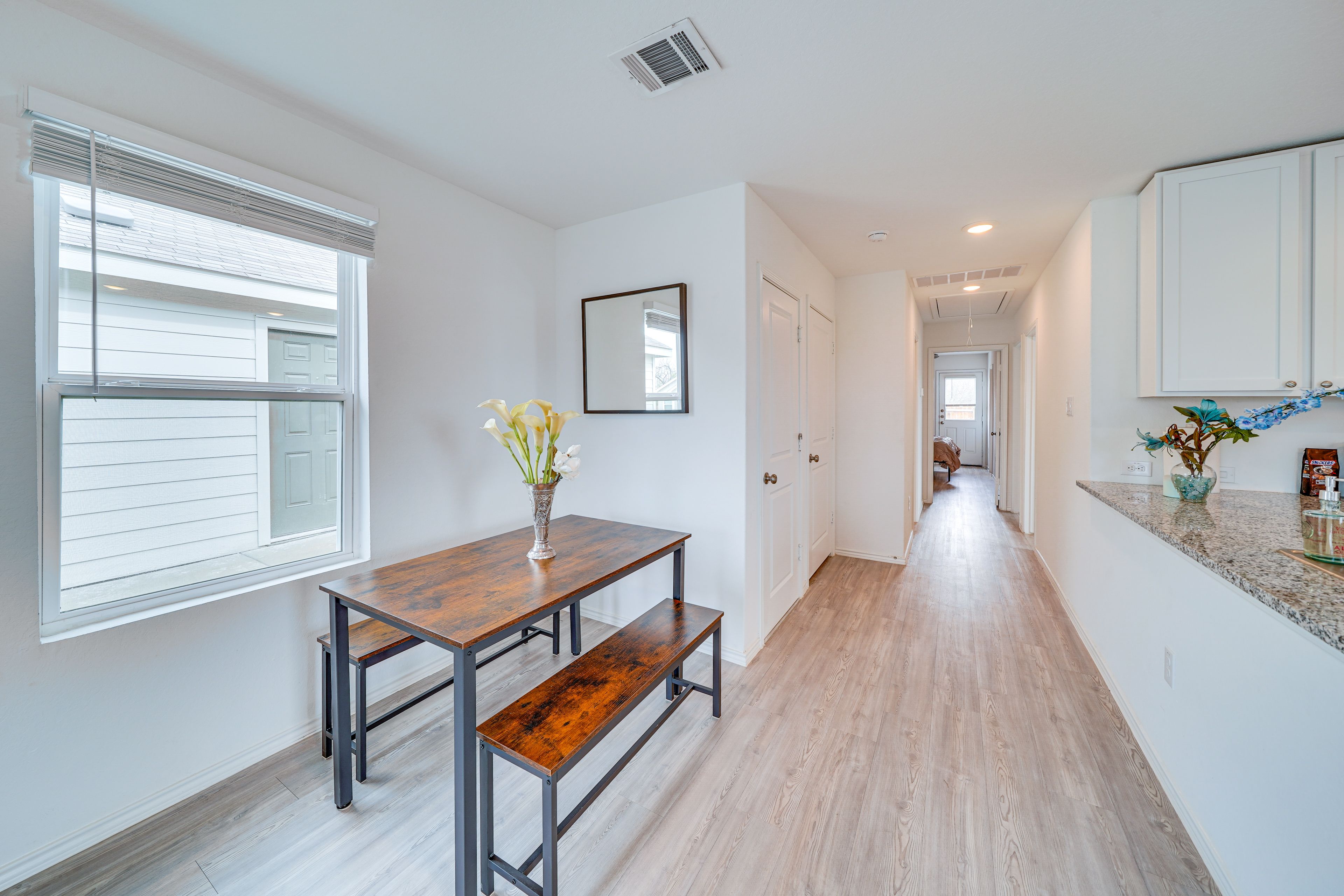 Dining Area | Dishware & Flatware Provided