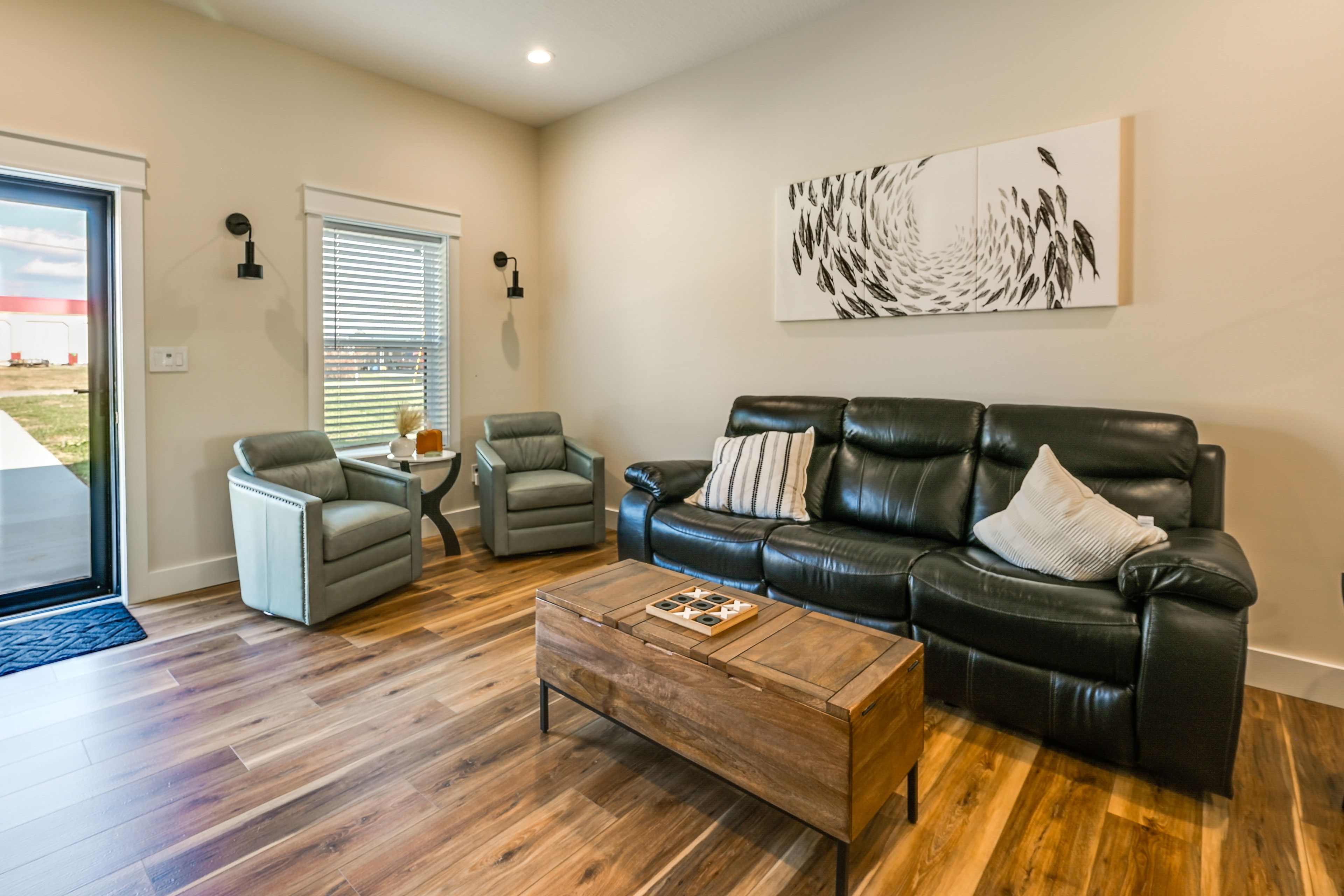 Living Room | Smart TV | Free WiFi | Central A/C & Heating
