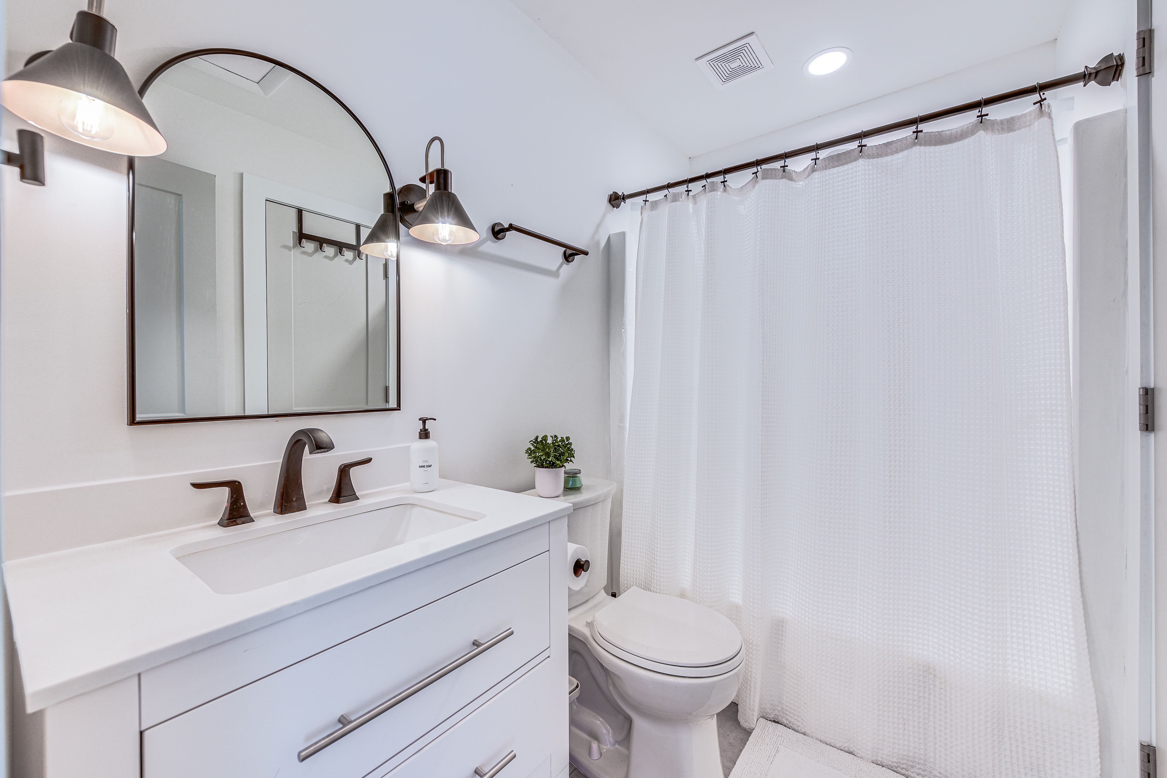 Full Bathroom | Main Level