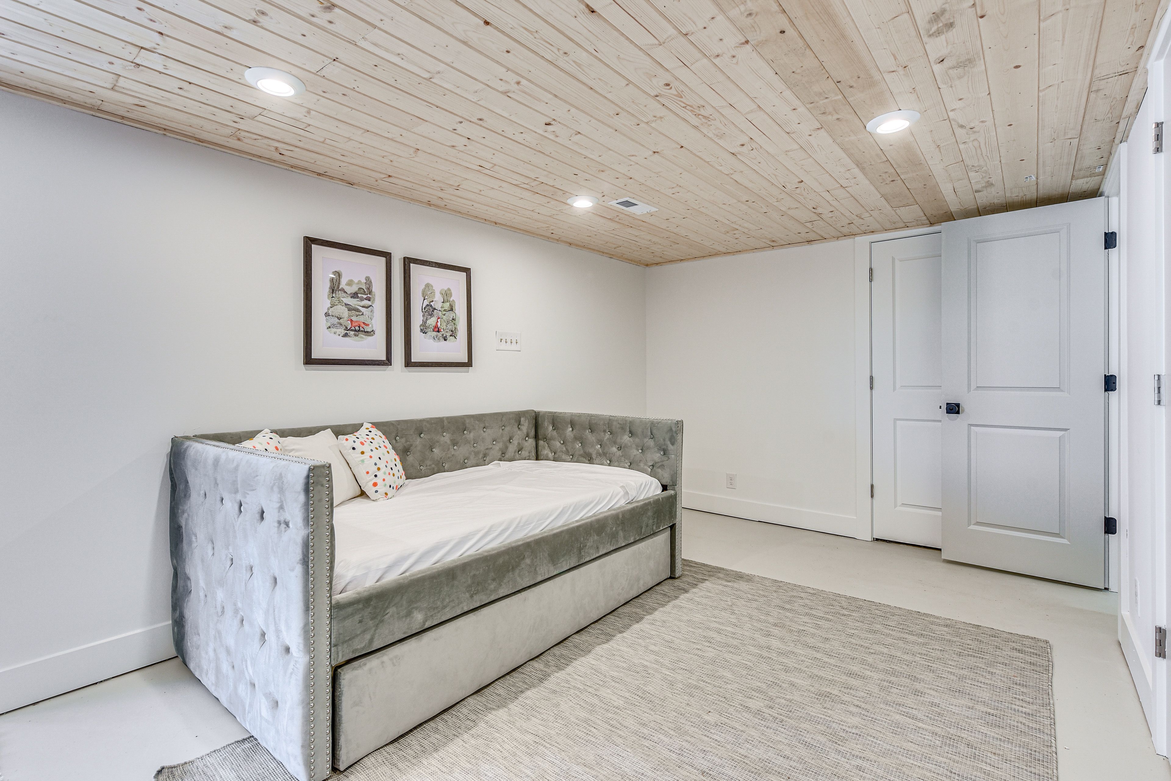Basement | Twin Daybed w/ Twin Trundle | Lower Level