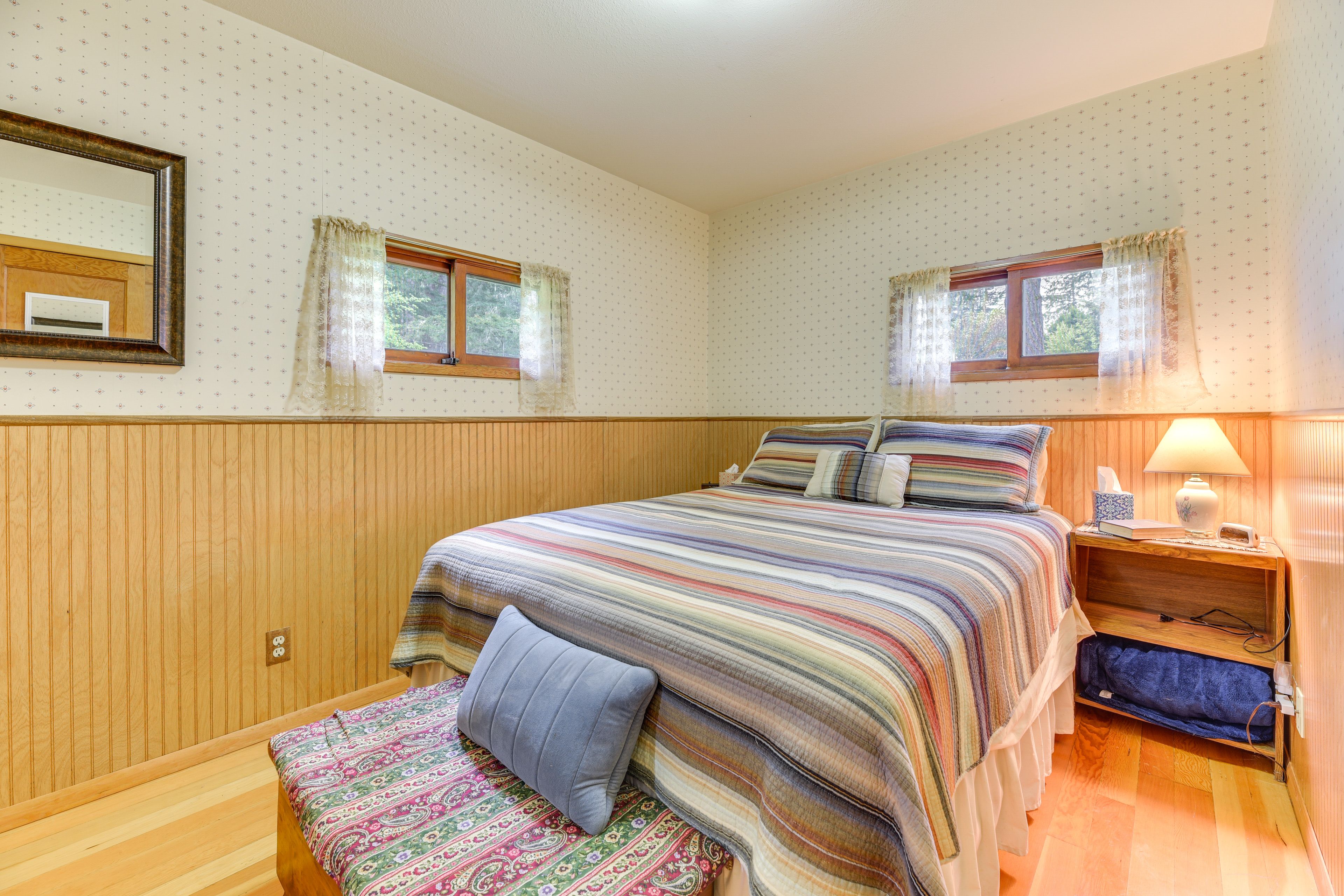 Bedroom 2 | Queen Bed
