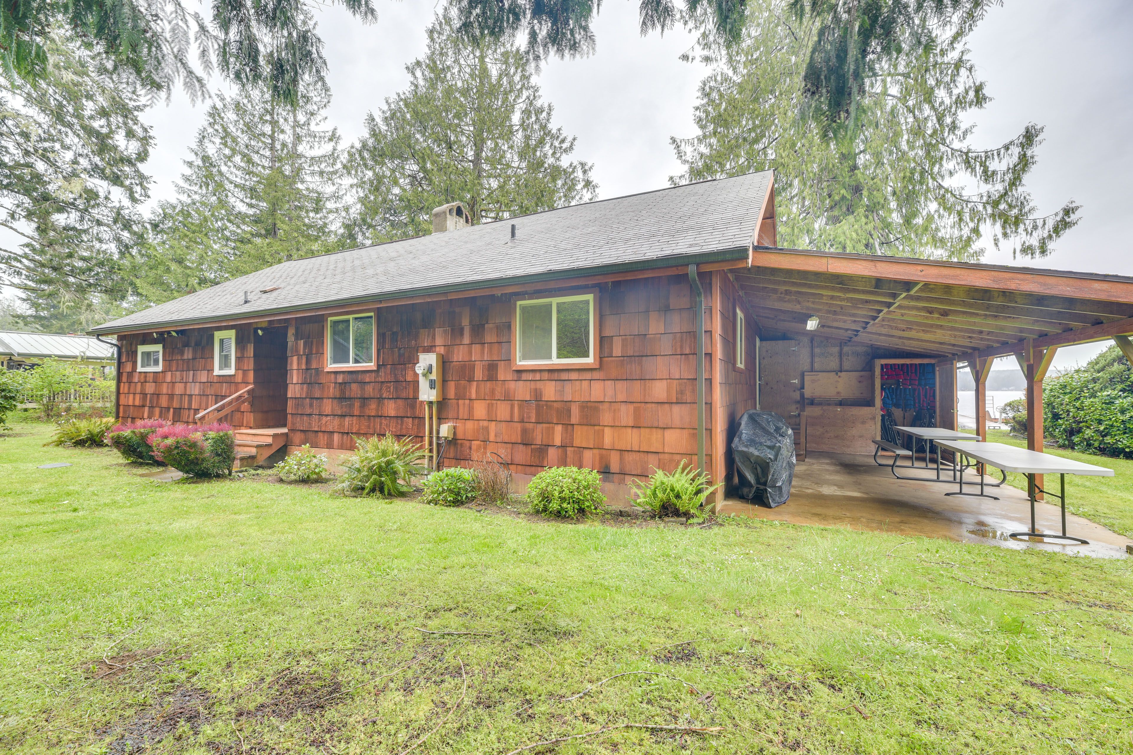 Parking | Carport (1 Vehicle) | Grass Driveway Area (4 Vehicles)