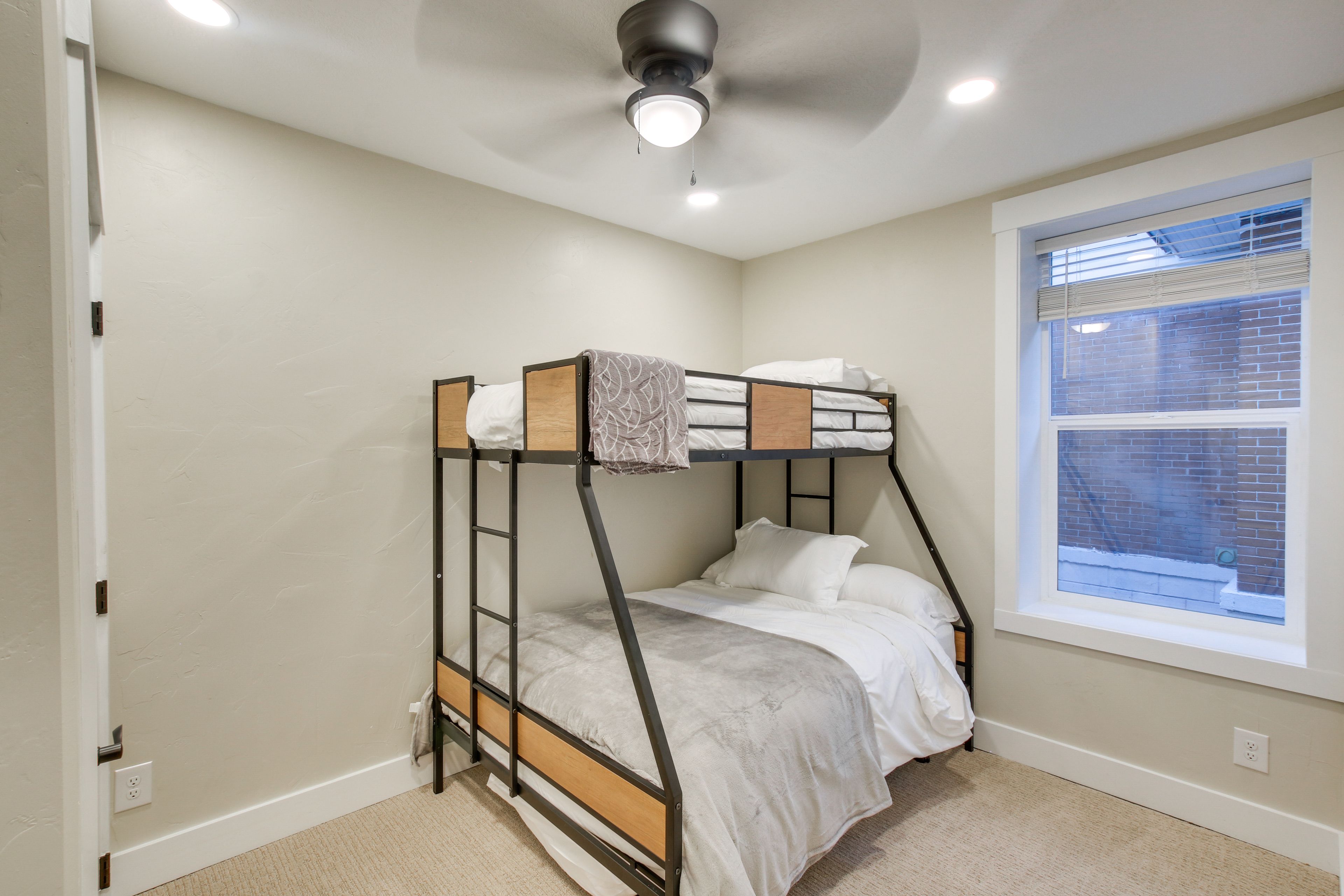 Bedroom 3 | Twin/Full Bunk Bed w/ Twin Trundle
