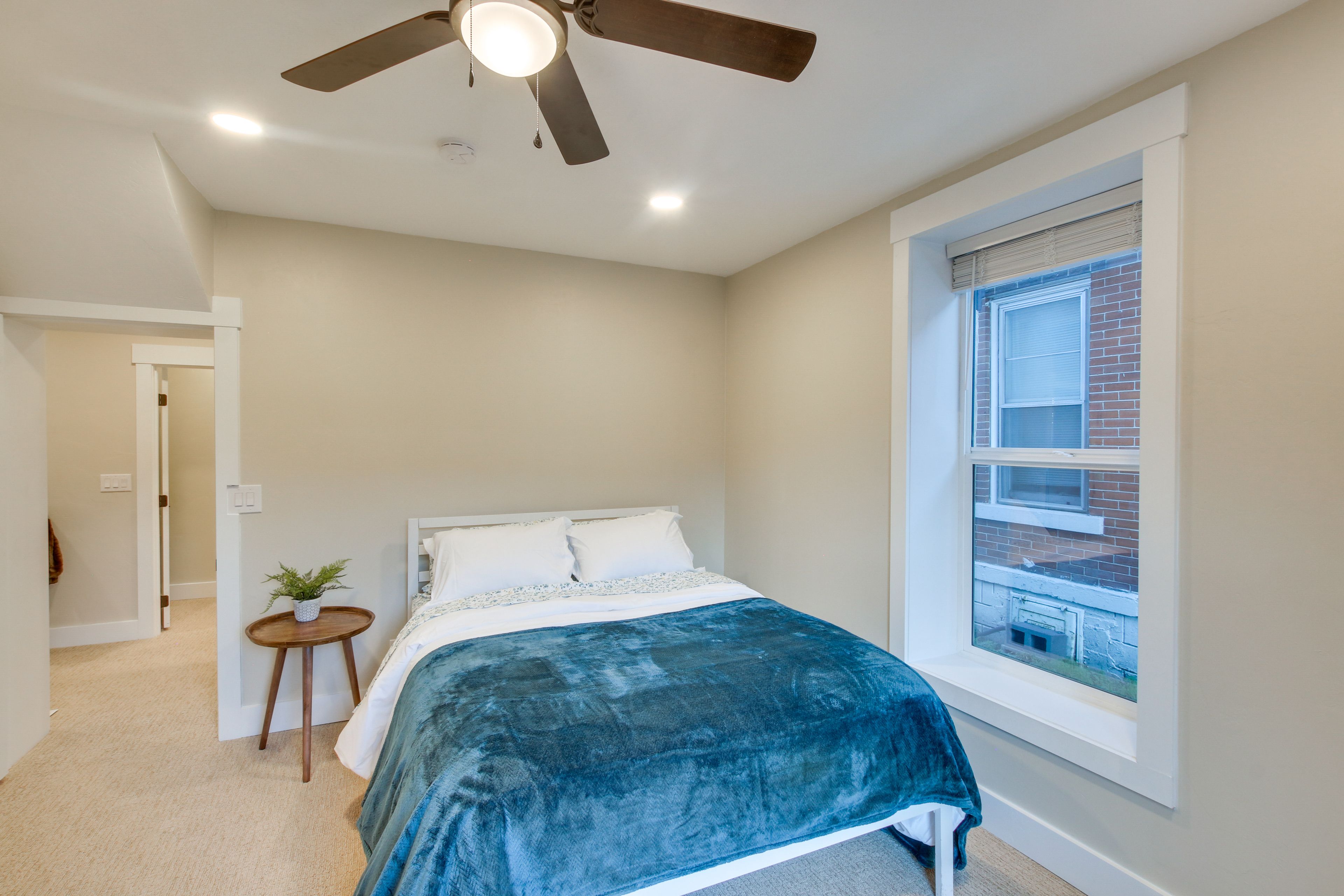 Bedroom 2 | Queen Bed