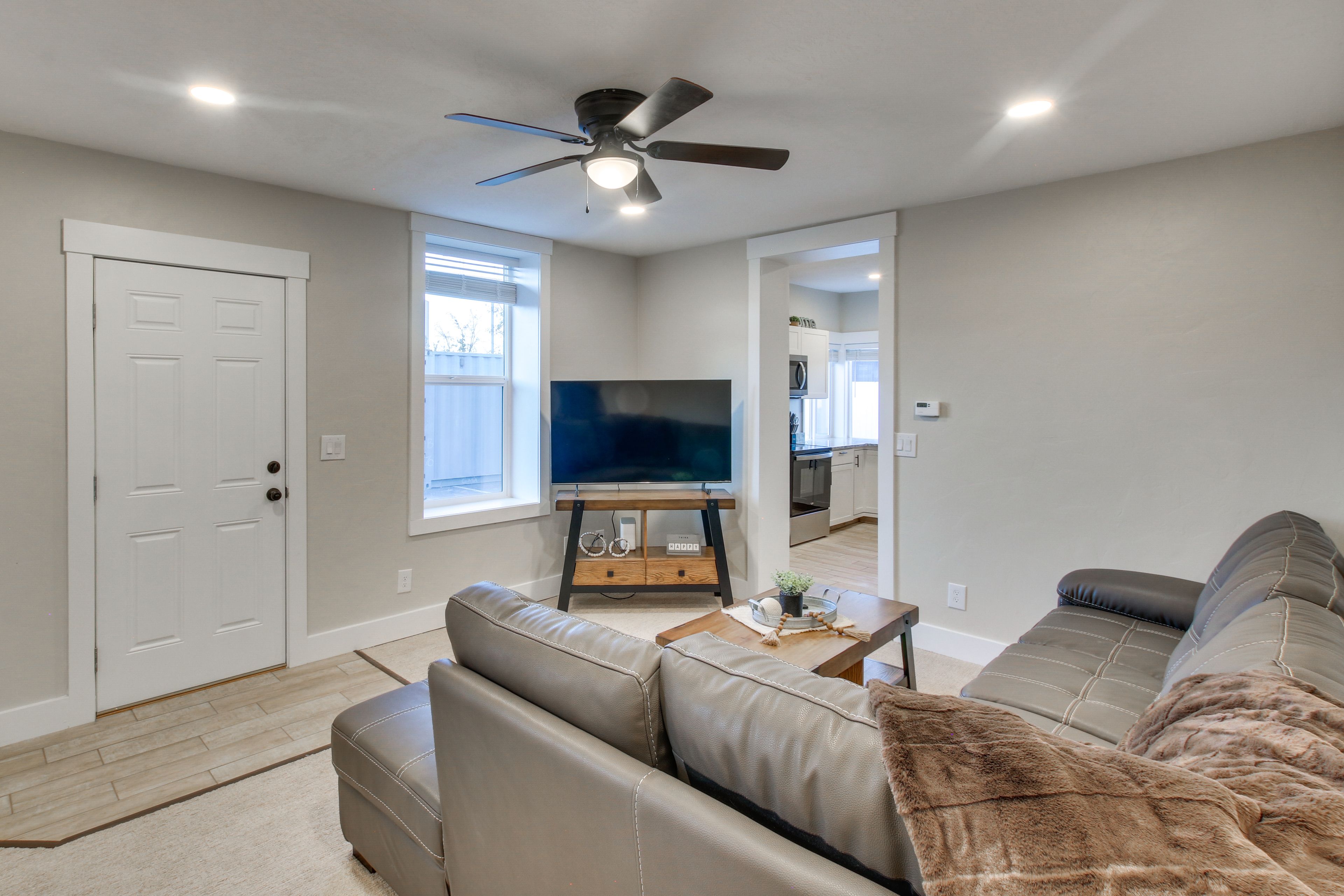 Living Room | Smart TV