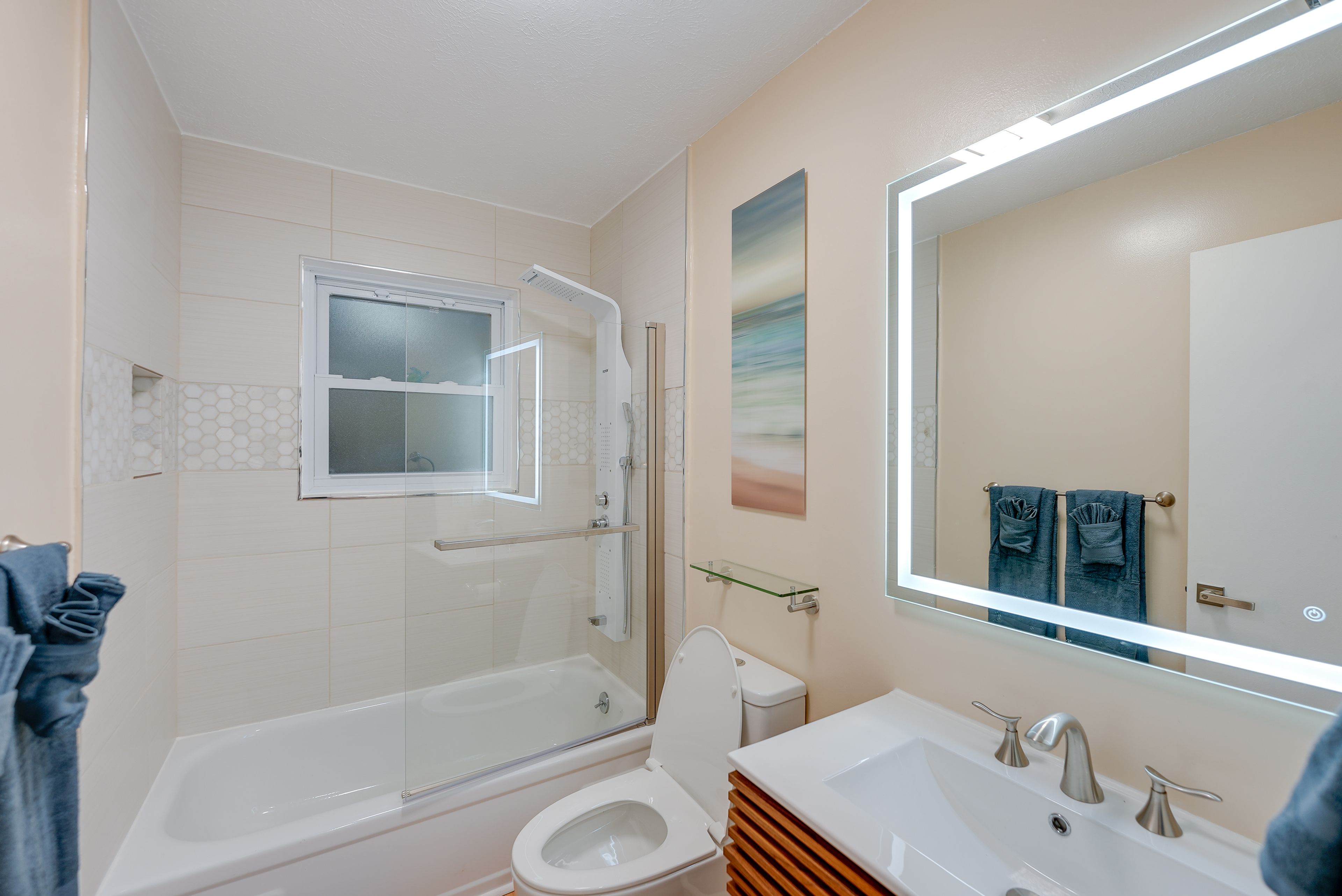 Full Bathroom | Main Level | Complimentary Toiletries