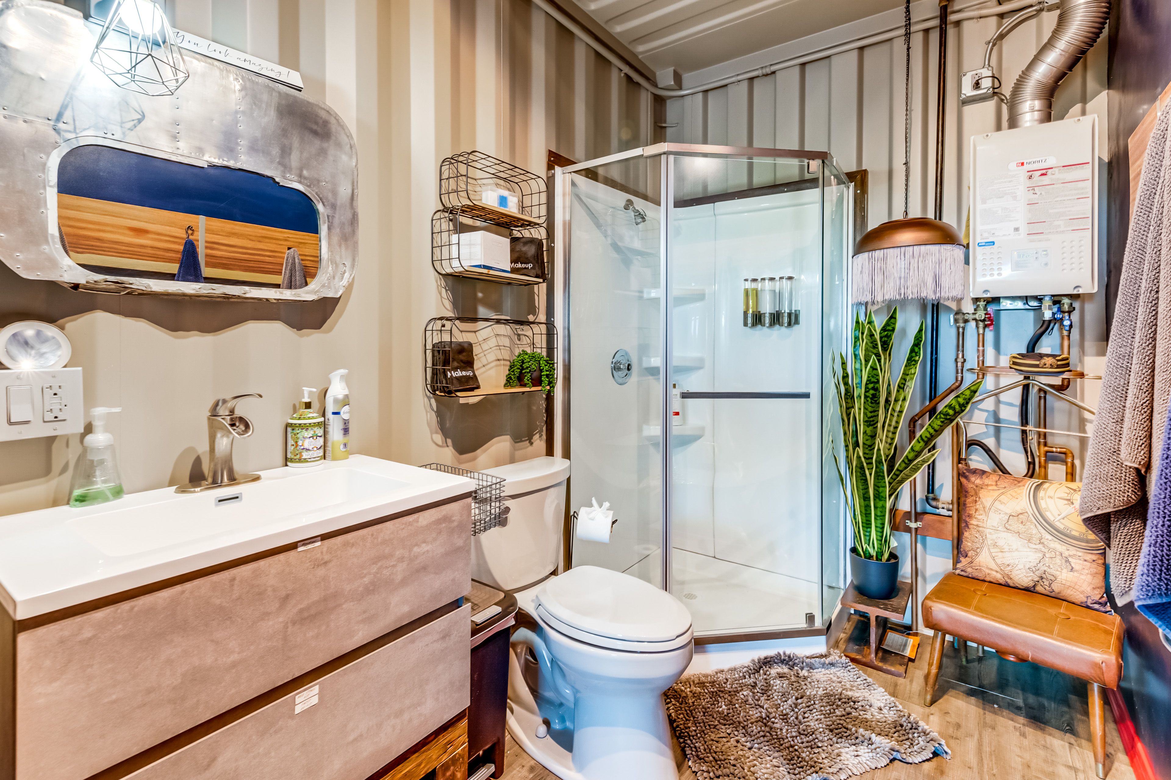 Full Bathroom | 1st Floor | Complimentary Toiletries