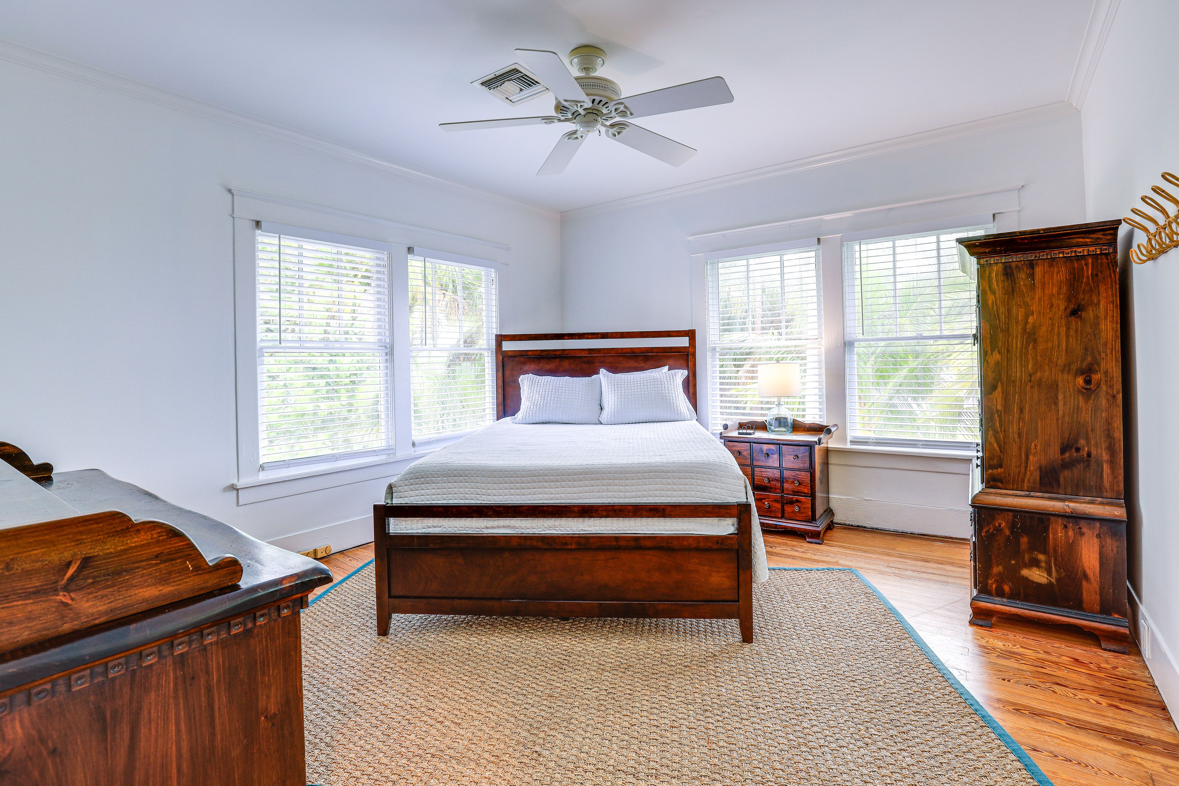 Bedroom 2 | Queen Bed