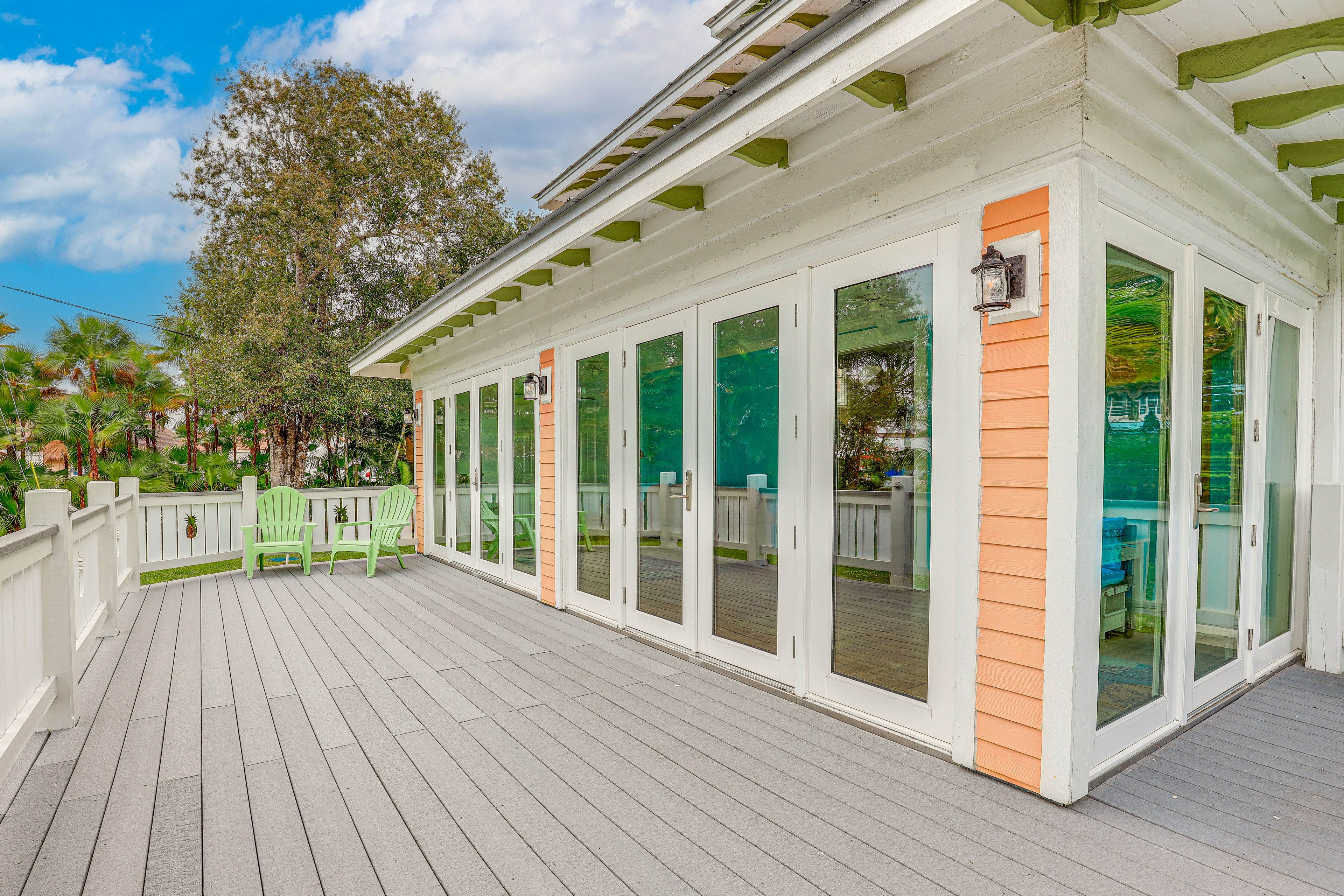 Wraparound Deck