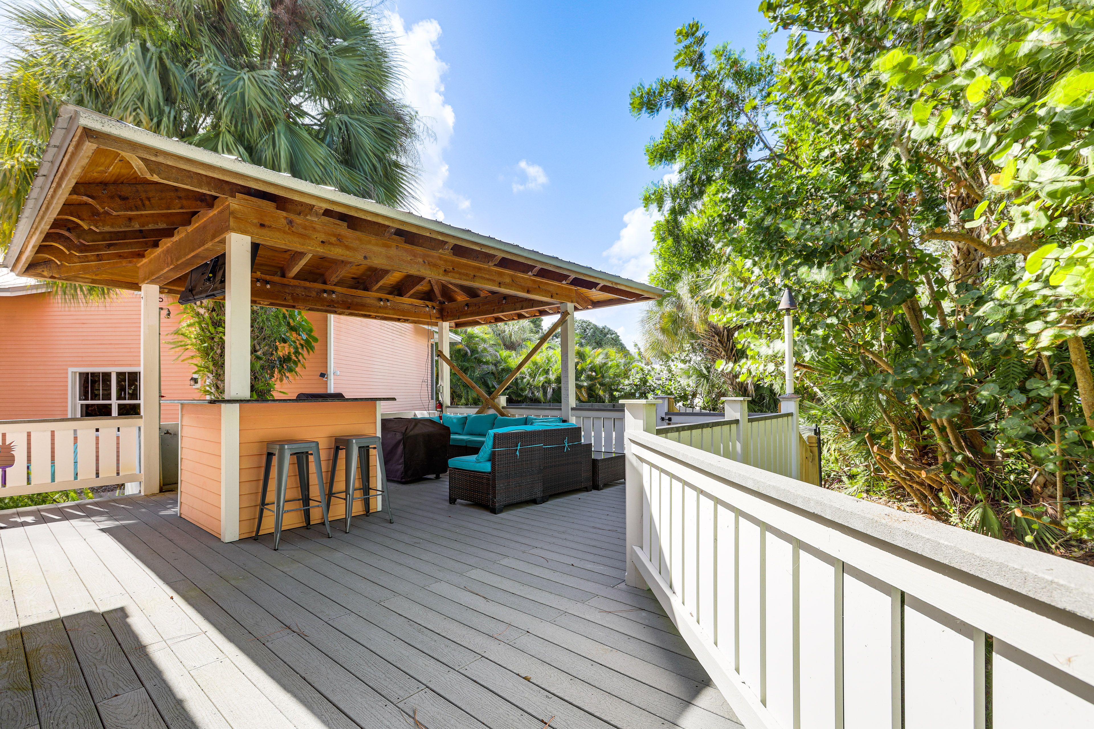 Gazebo | Dry Bar | Smart TV | Grill