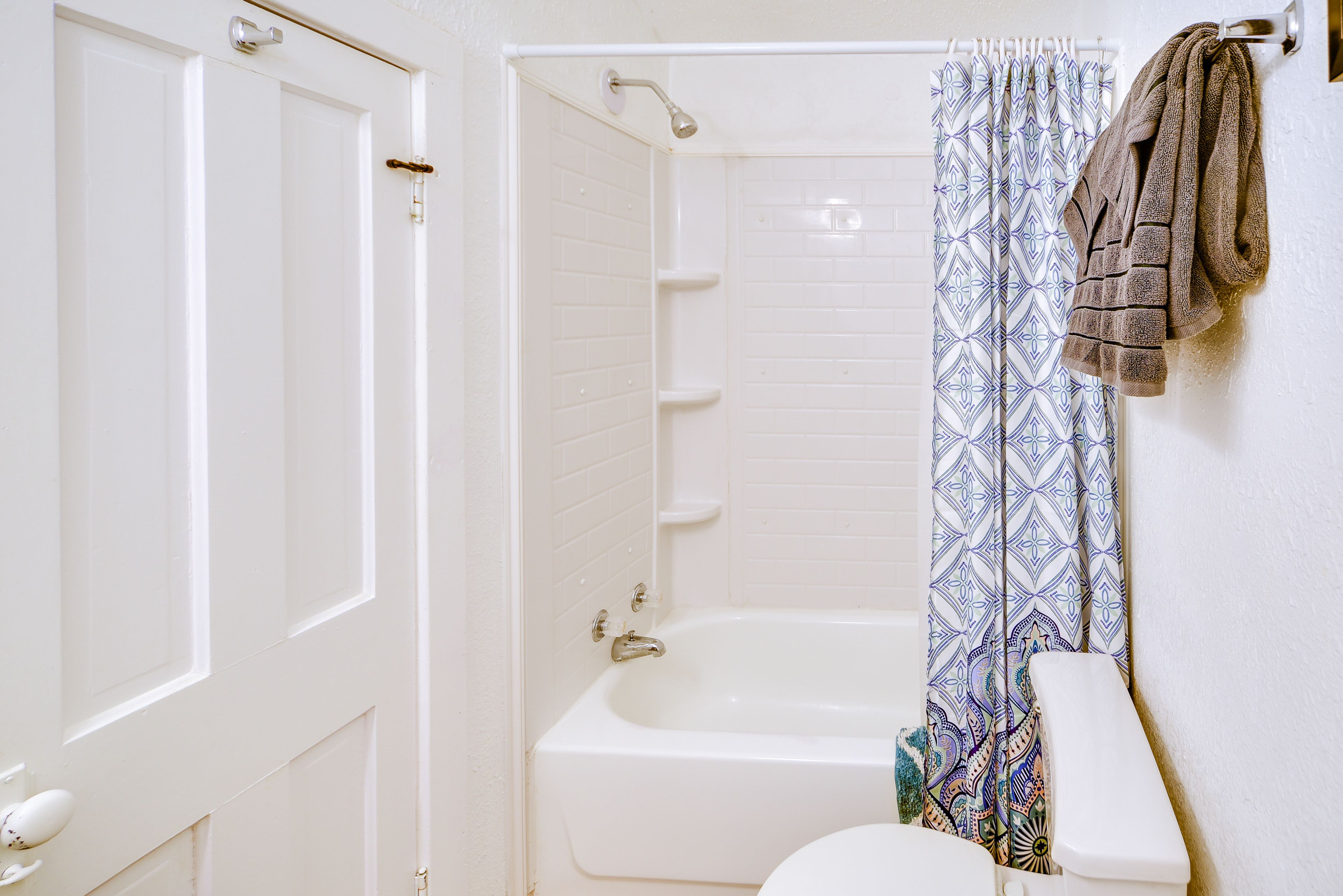 Full Bathroom | Complimentary Toiletries | Hair Dryer