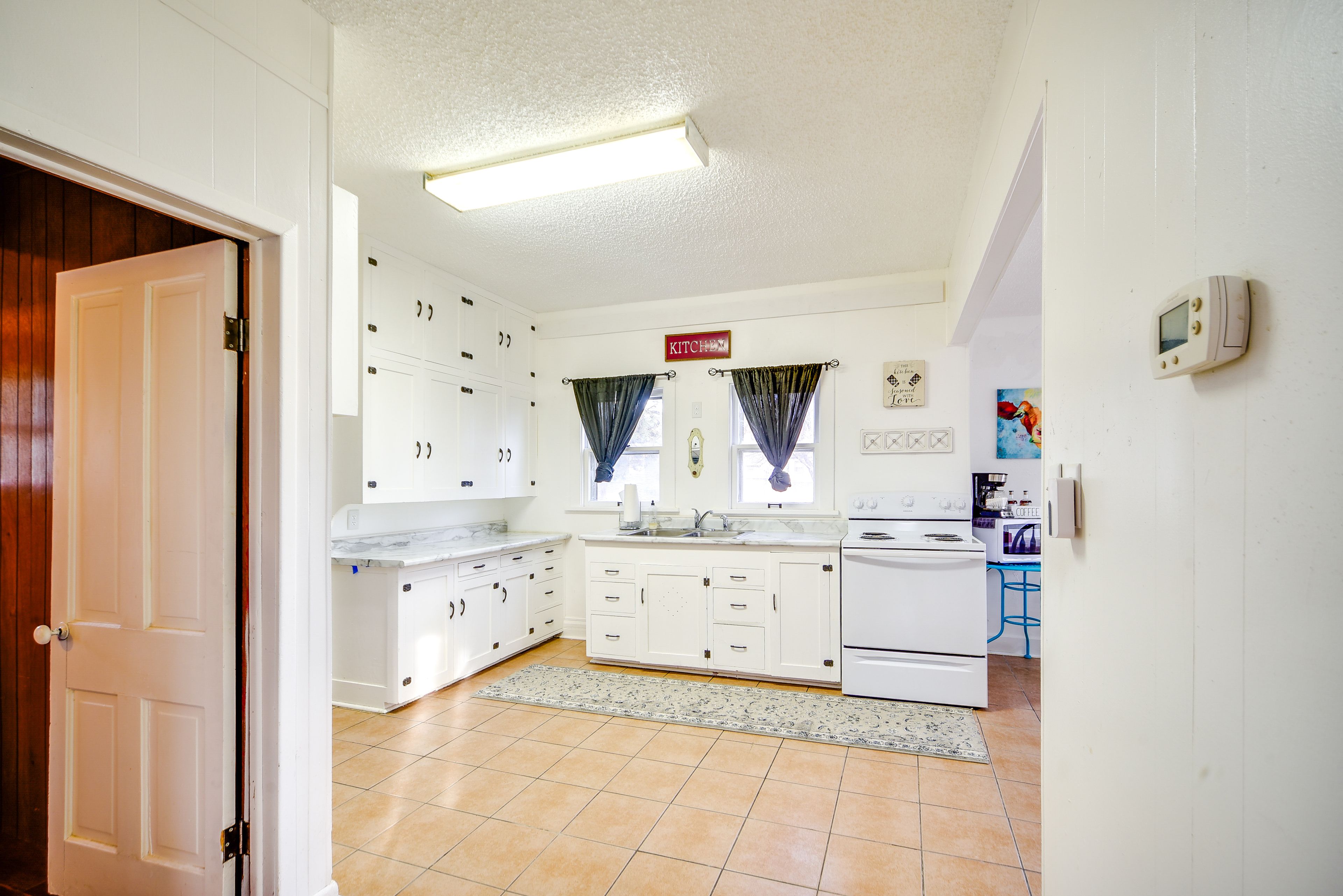 Eat-In Kitchen