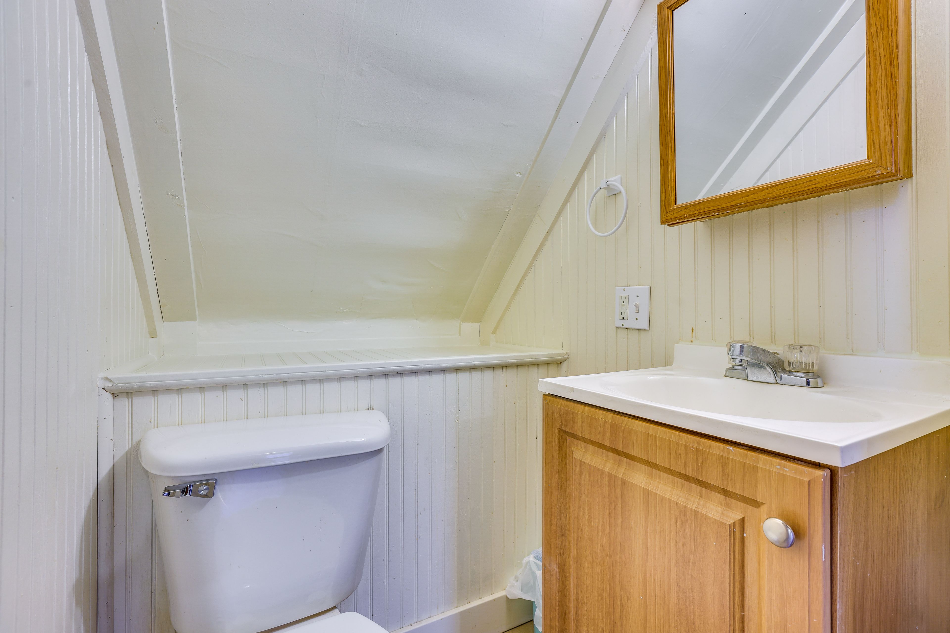 Half Bathroom | 2nd Floor