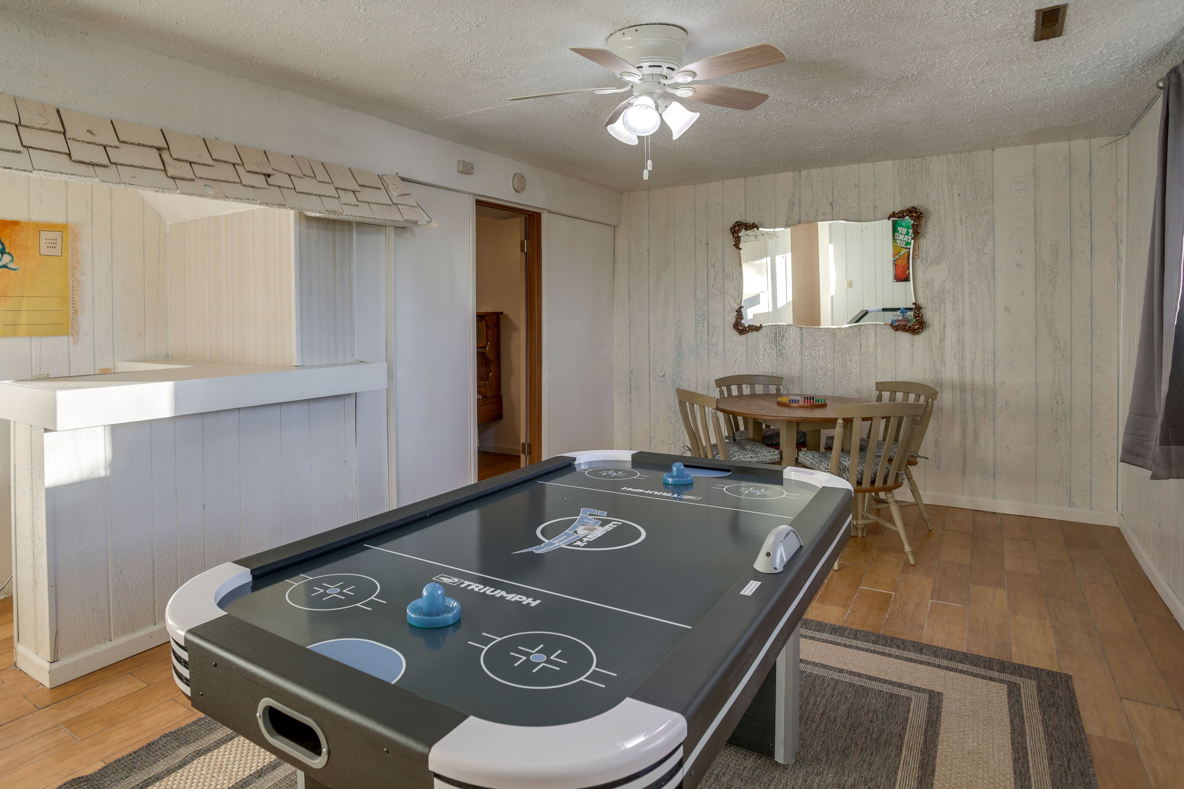 Game Room | Air Hockey | Board Games | Wet Bar