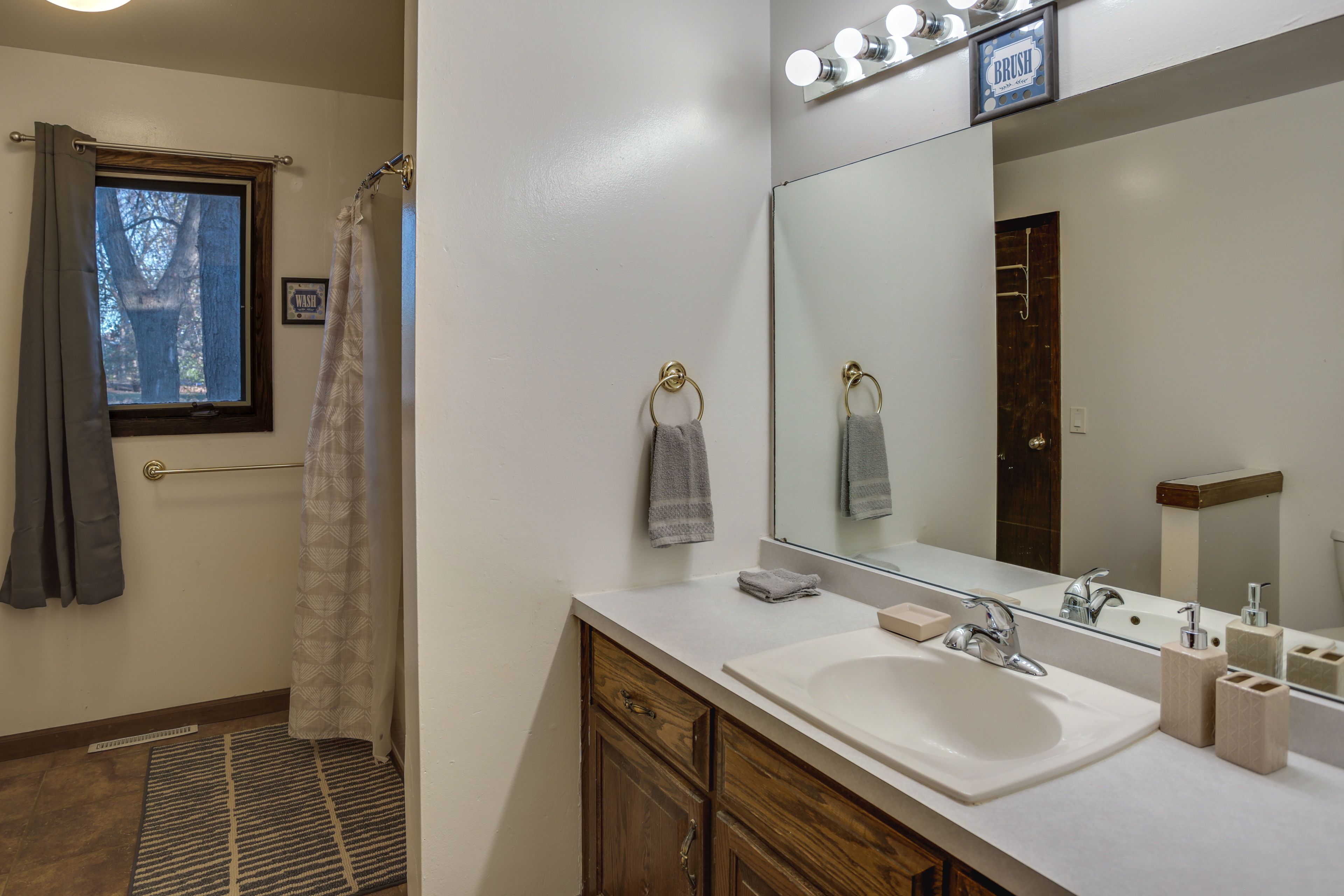 Full Bathroom