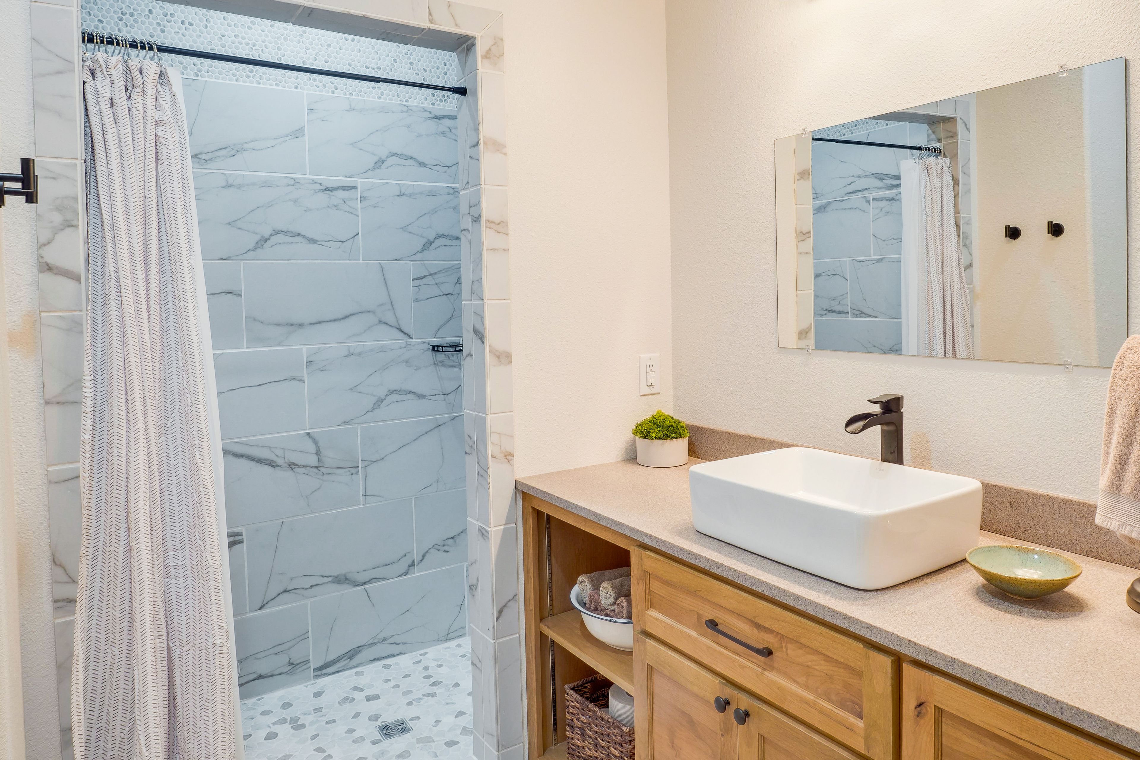 Full Bathroom | Complimentary Toiletries