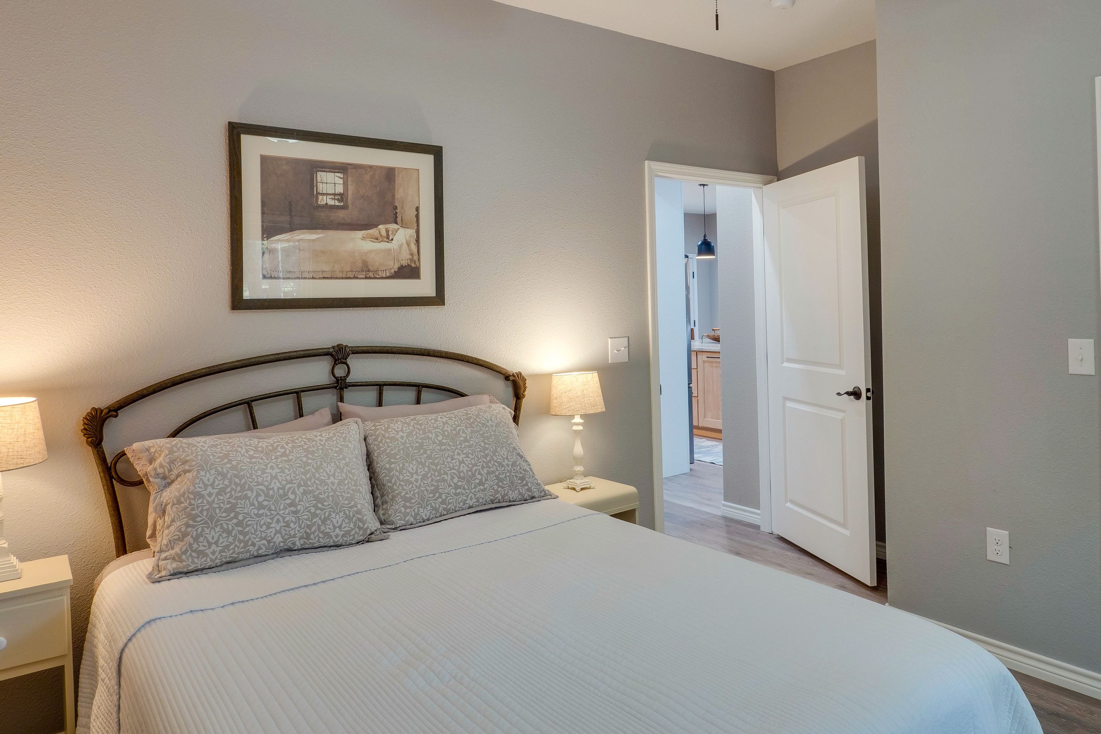Bedroom 2 | Queen Bed