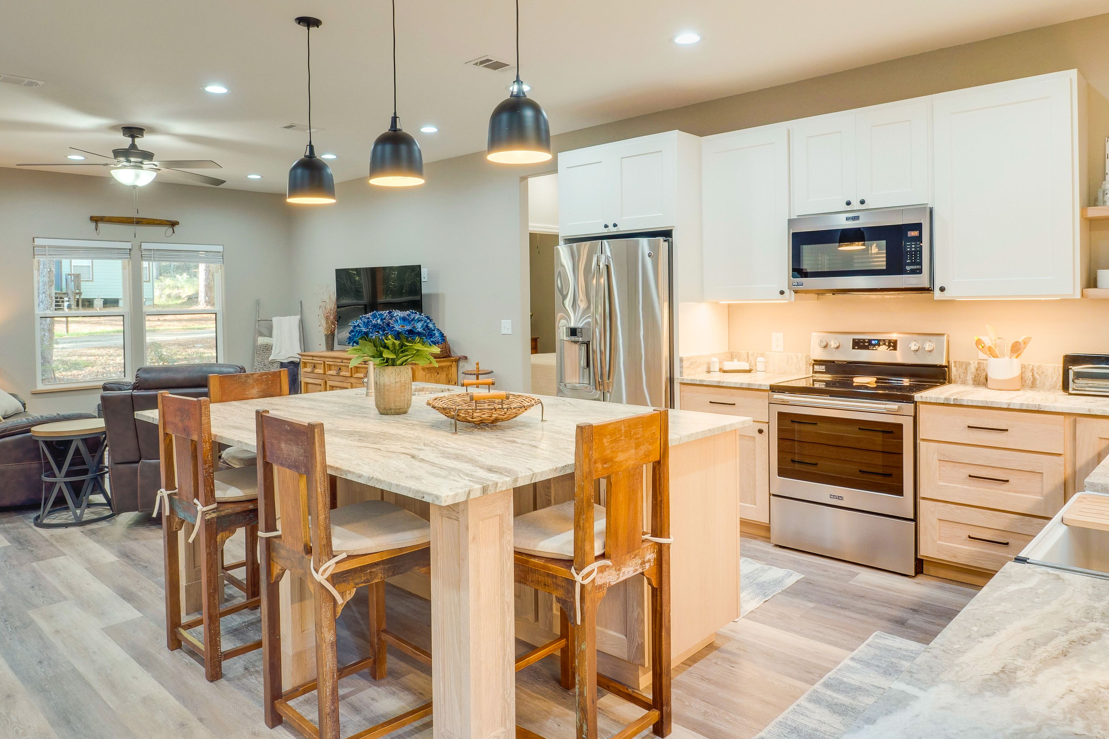 Kitchen | Dishware/Flatware | Trash Bags/Paper Towels
