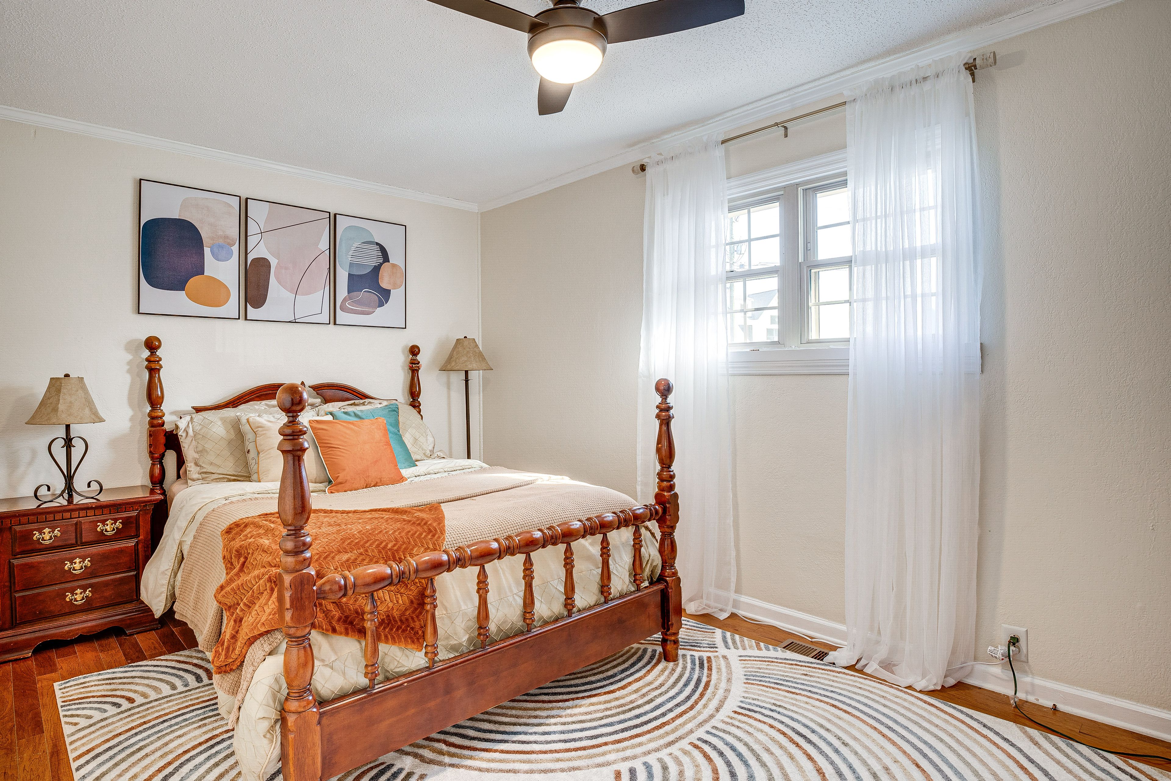 Bedroom 1 | Queen Bed