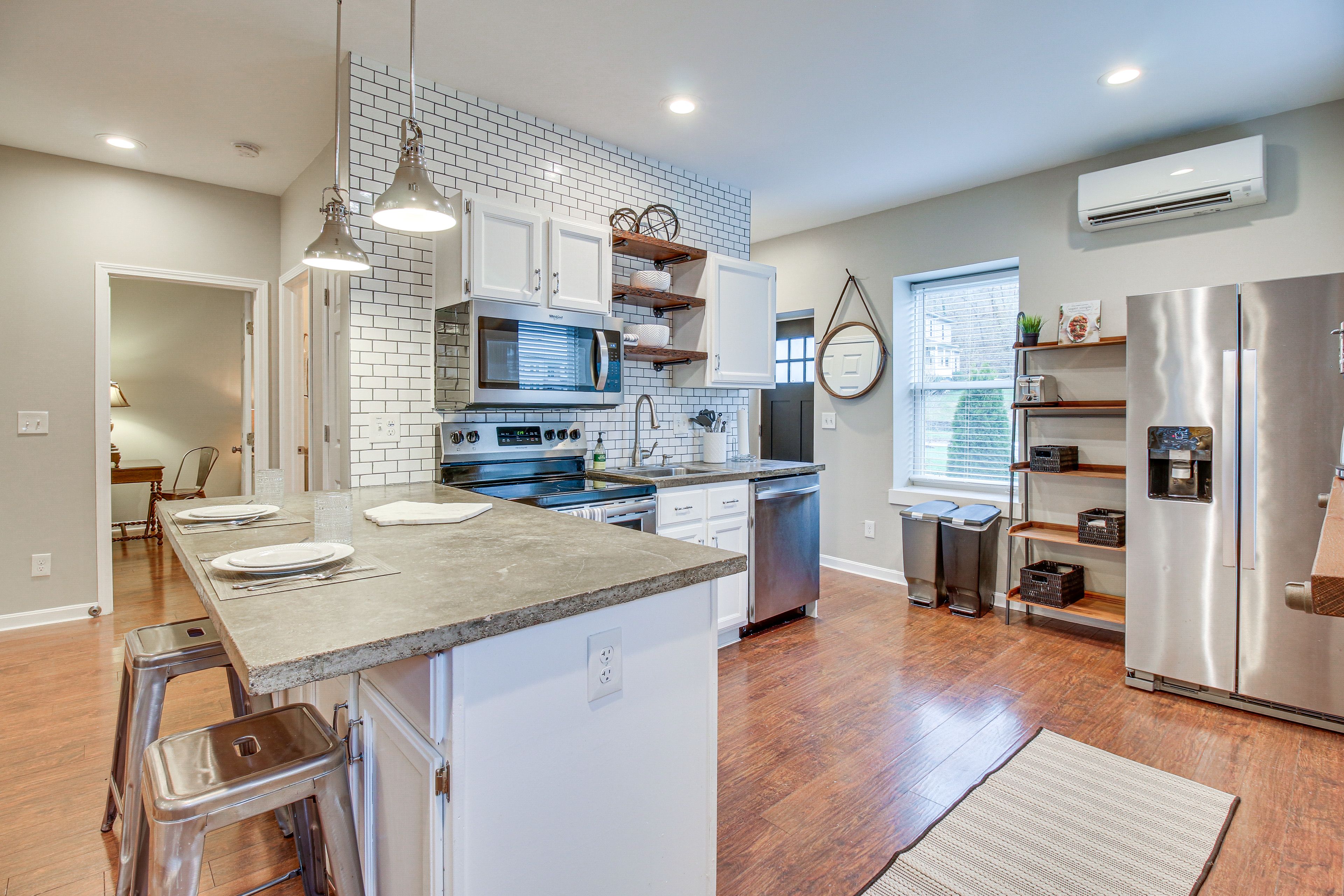 Kitchen | Central Air Conditioning | Free WiFi | Keyless Entry