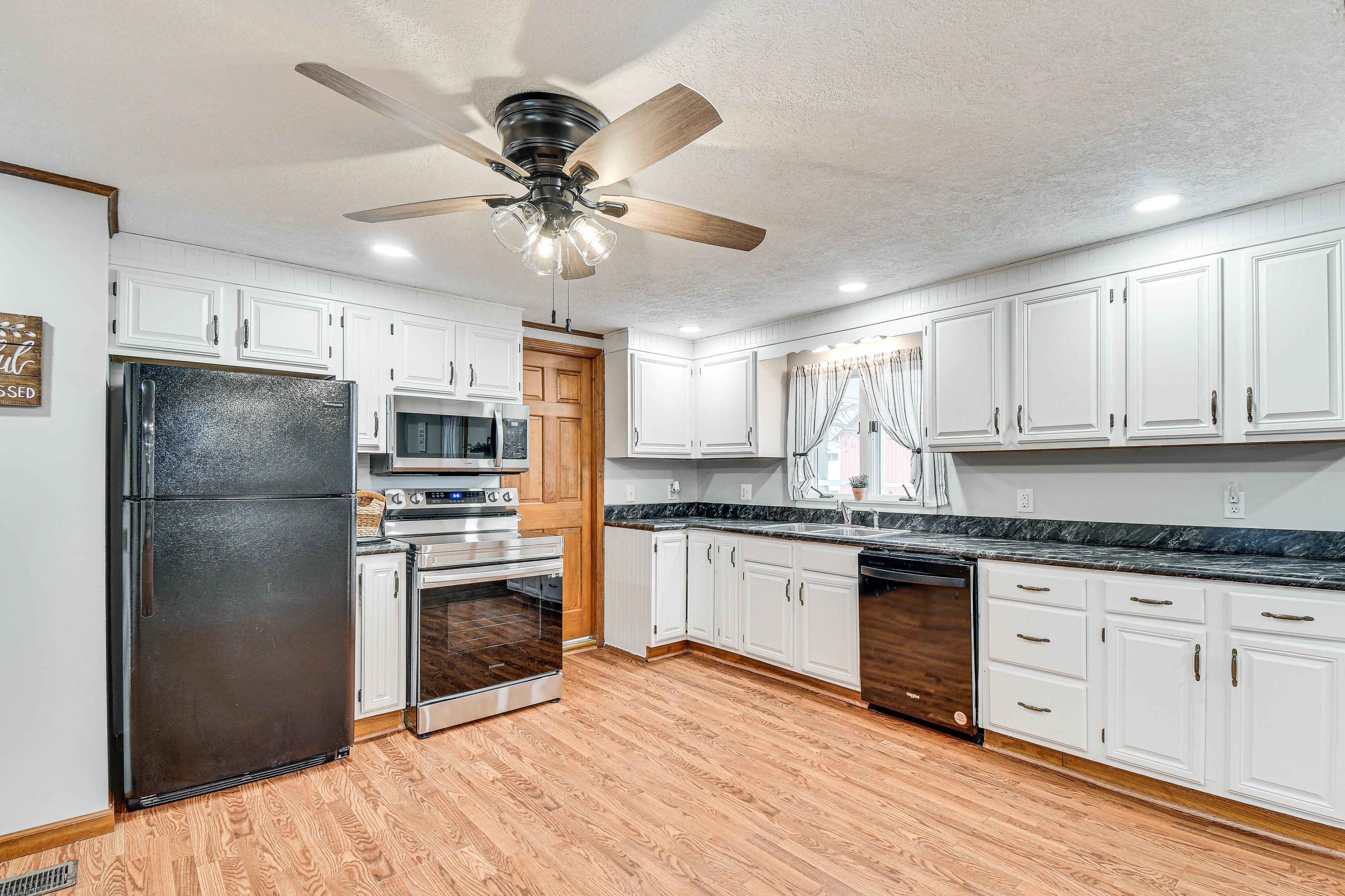 Kitchen | Cooking Basics | Dishwasher | 1st Floor