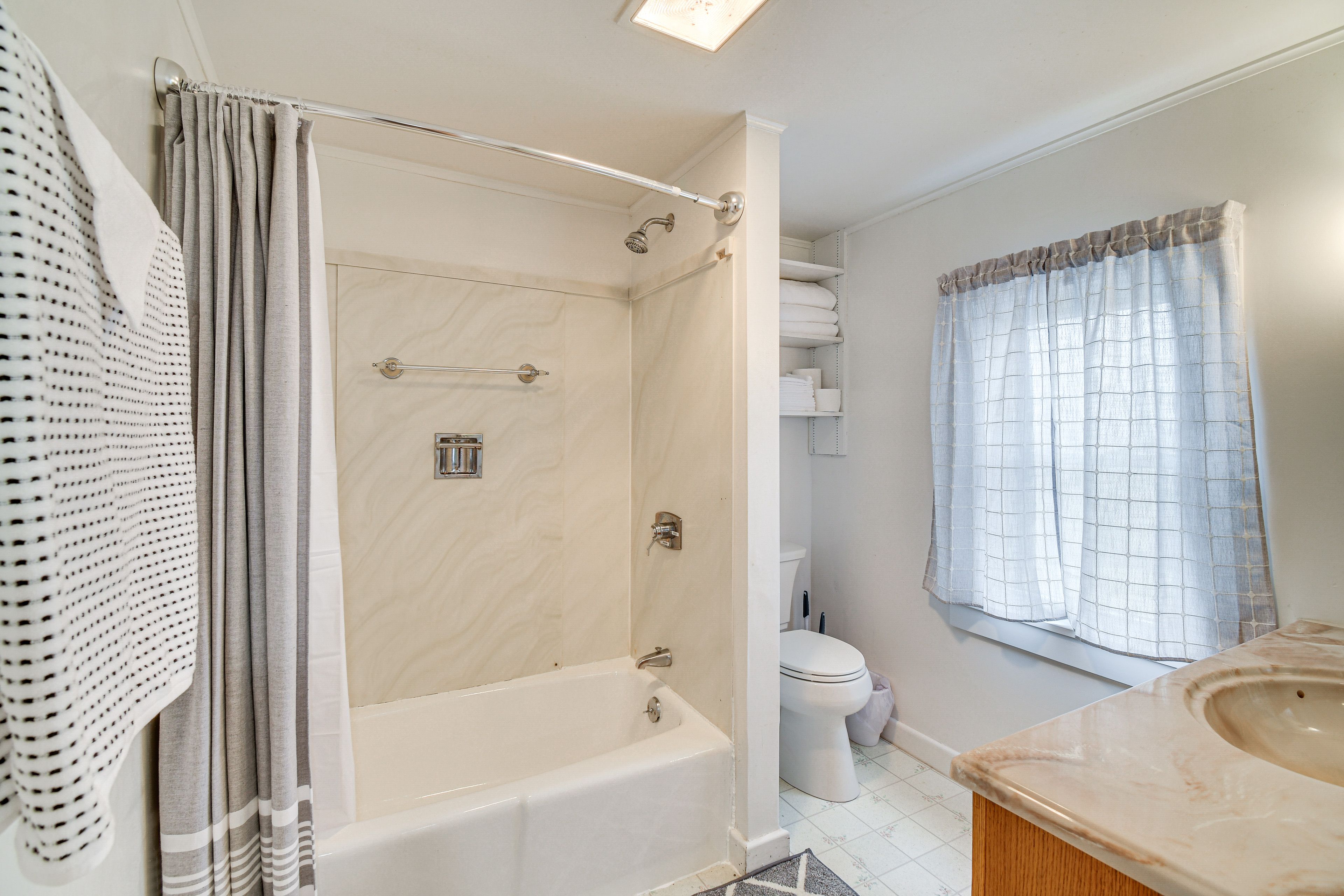 Full Bathroom | 1st Floor