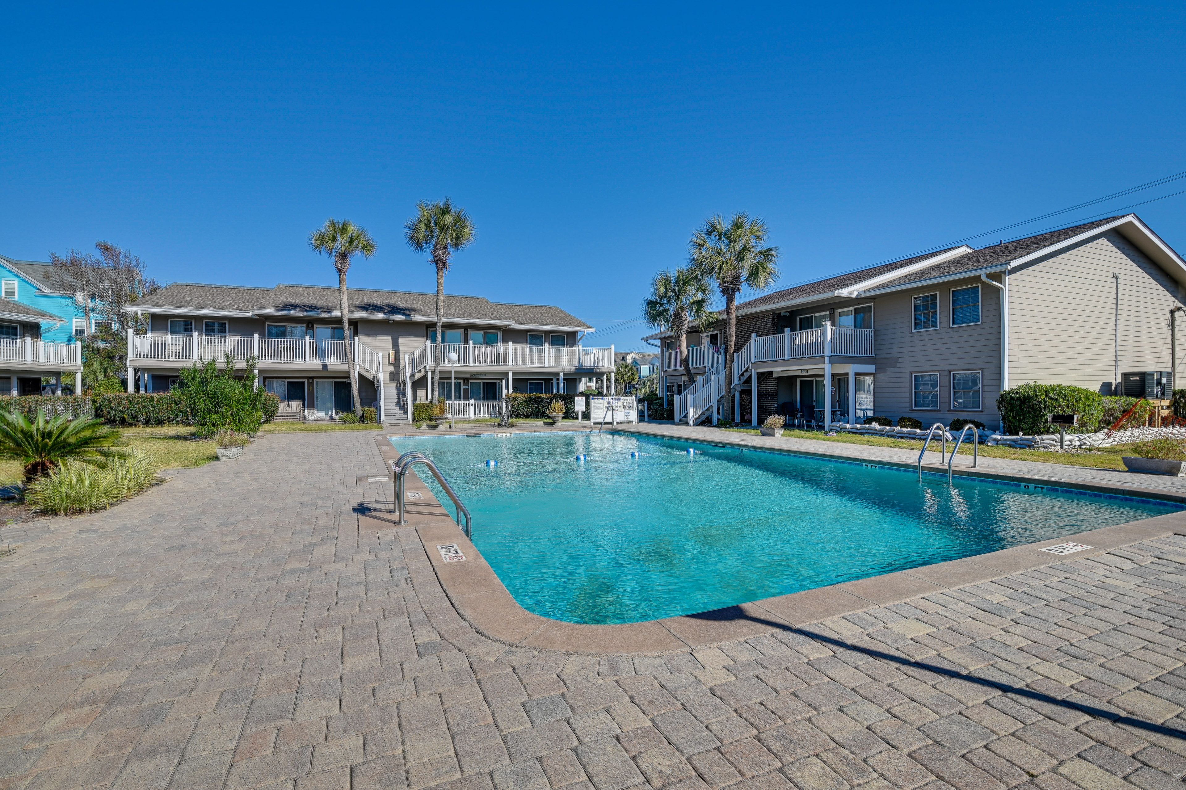 Floral Villas | Community Amenities | Outdoor Pool