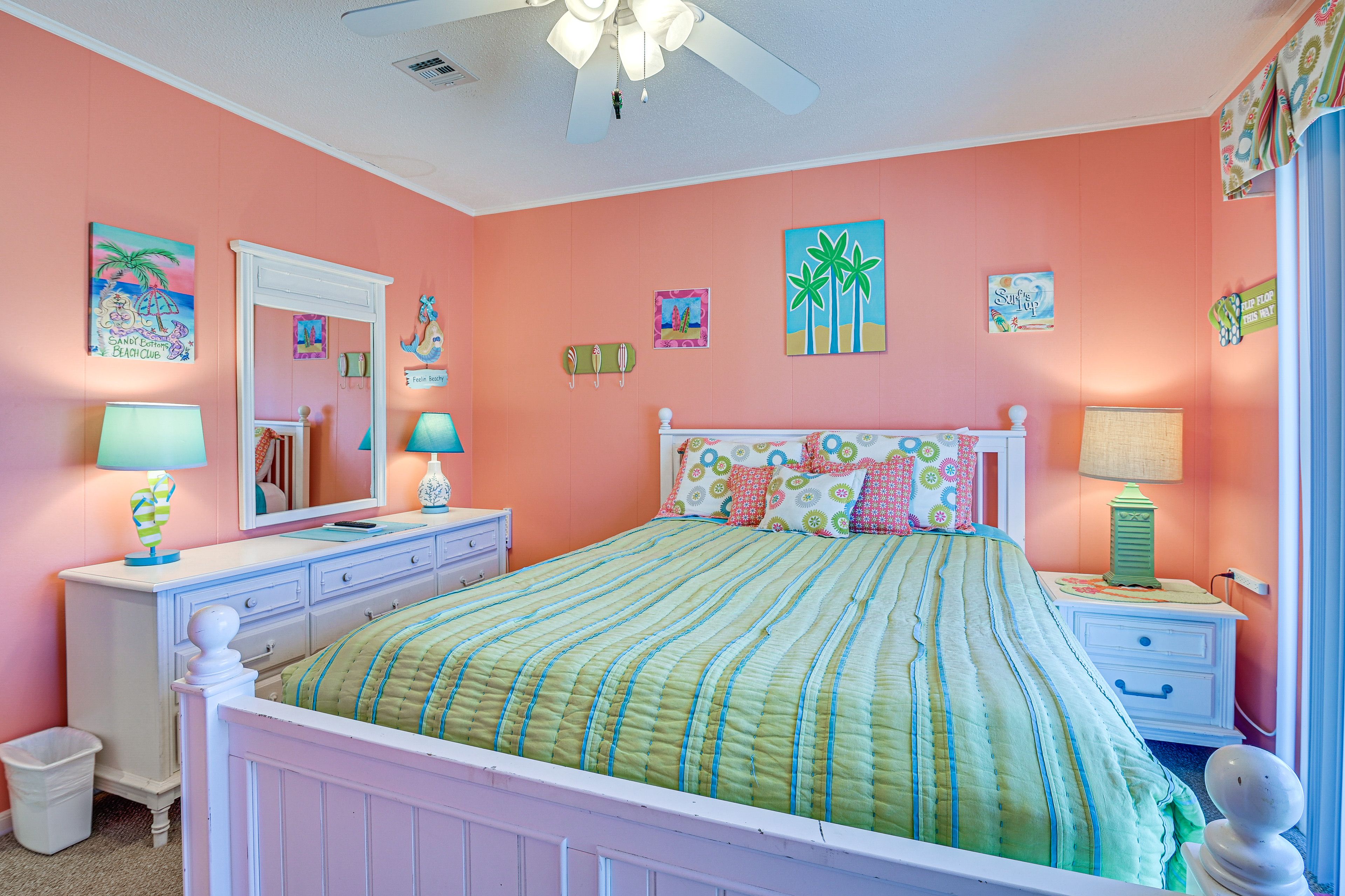 Bedroom 2 | Queen Bed | Smart TV