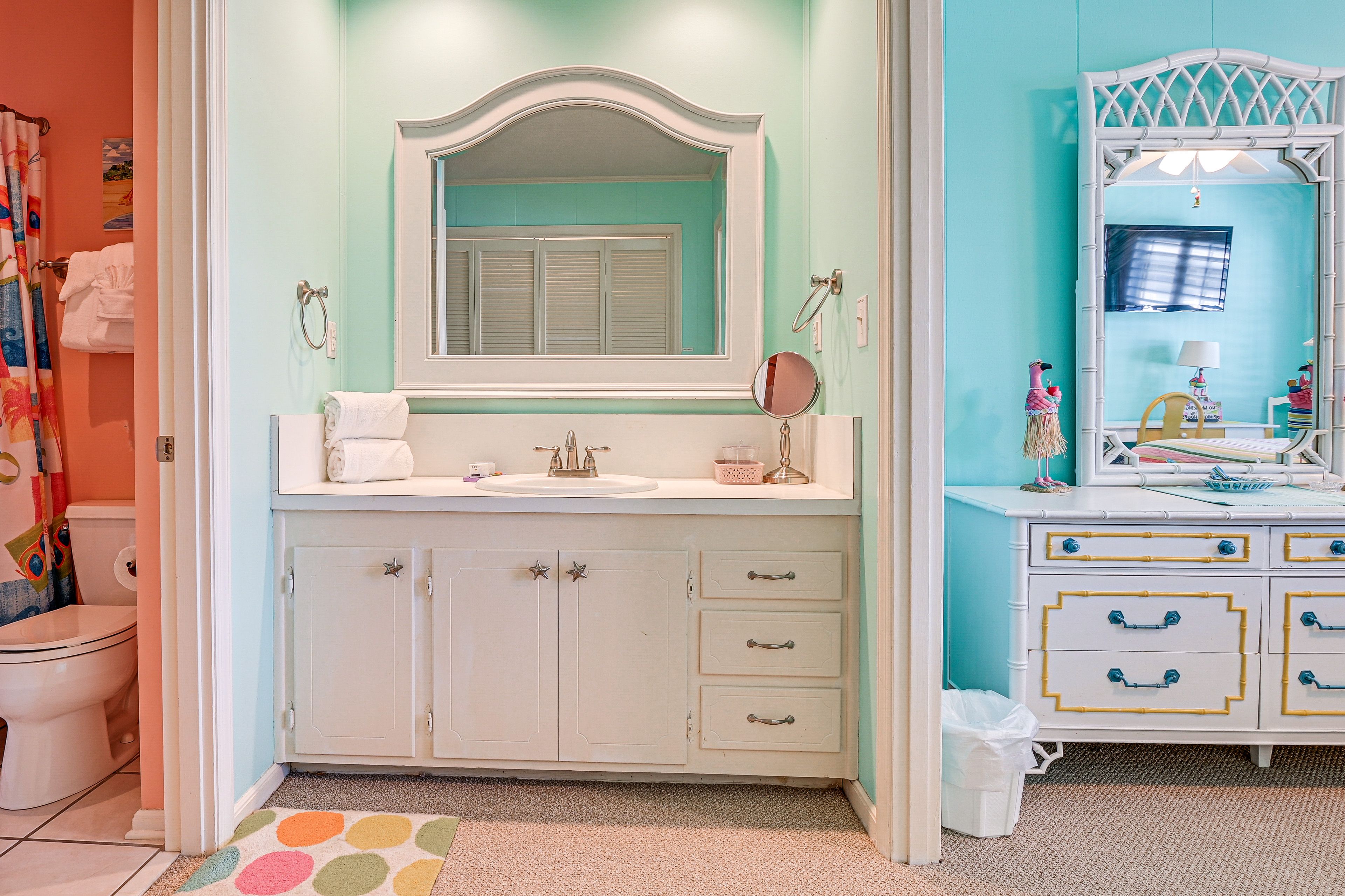 Full Bath | Complimentary Toiletries | Towels Provided