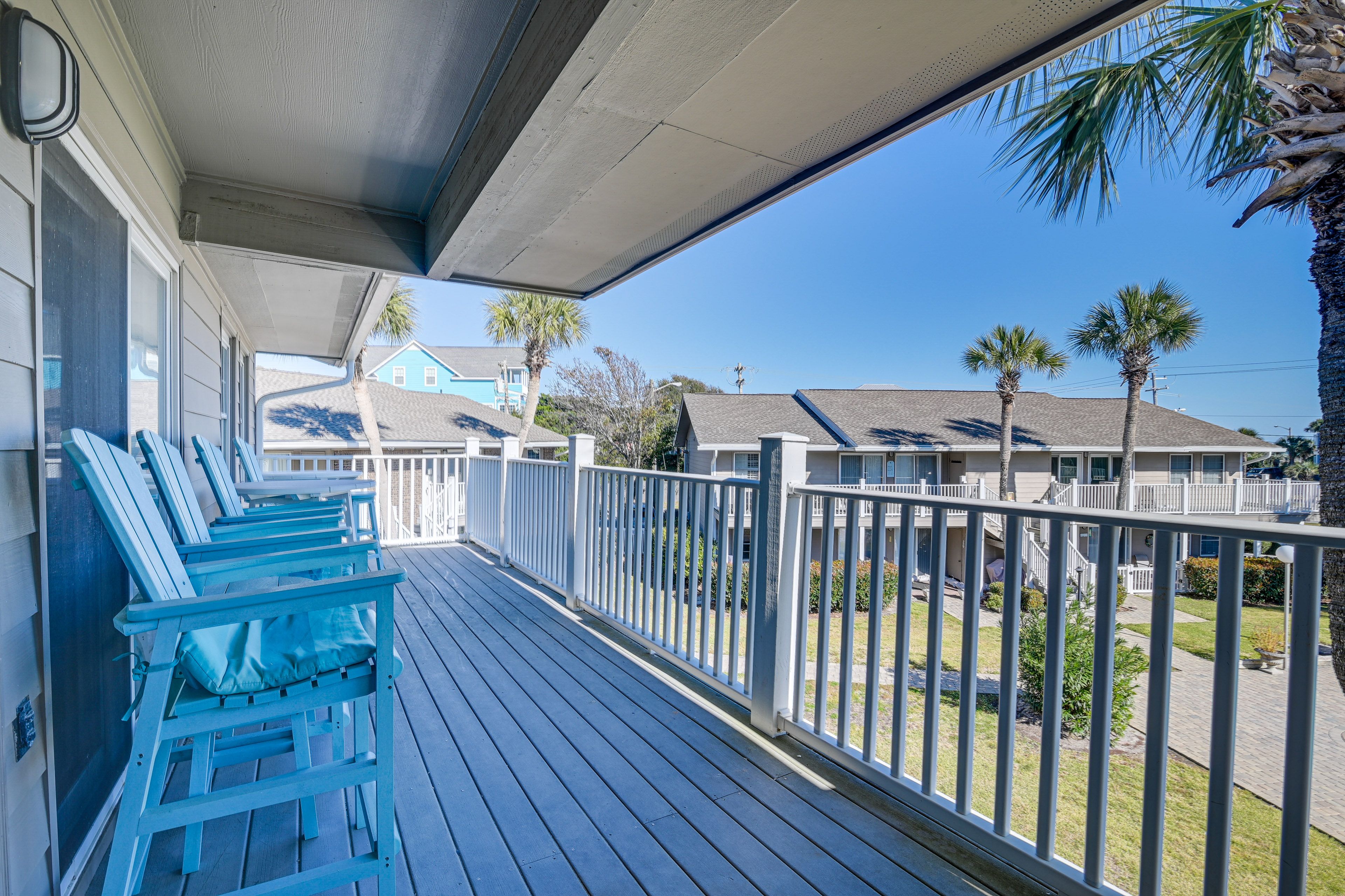Covered Balcony | Seating & Dining