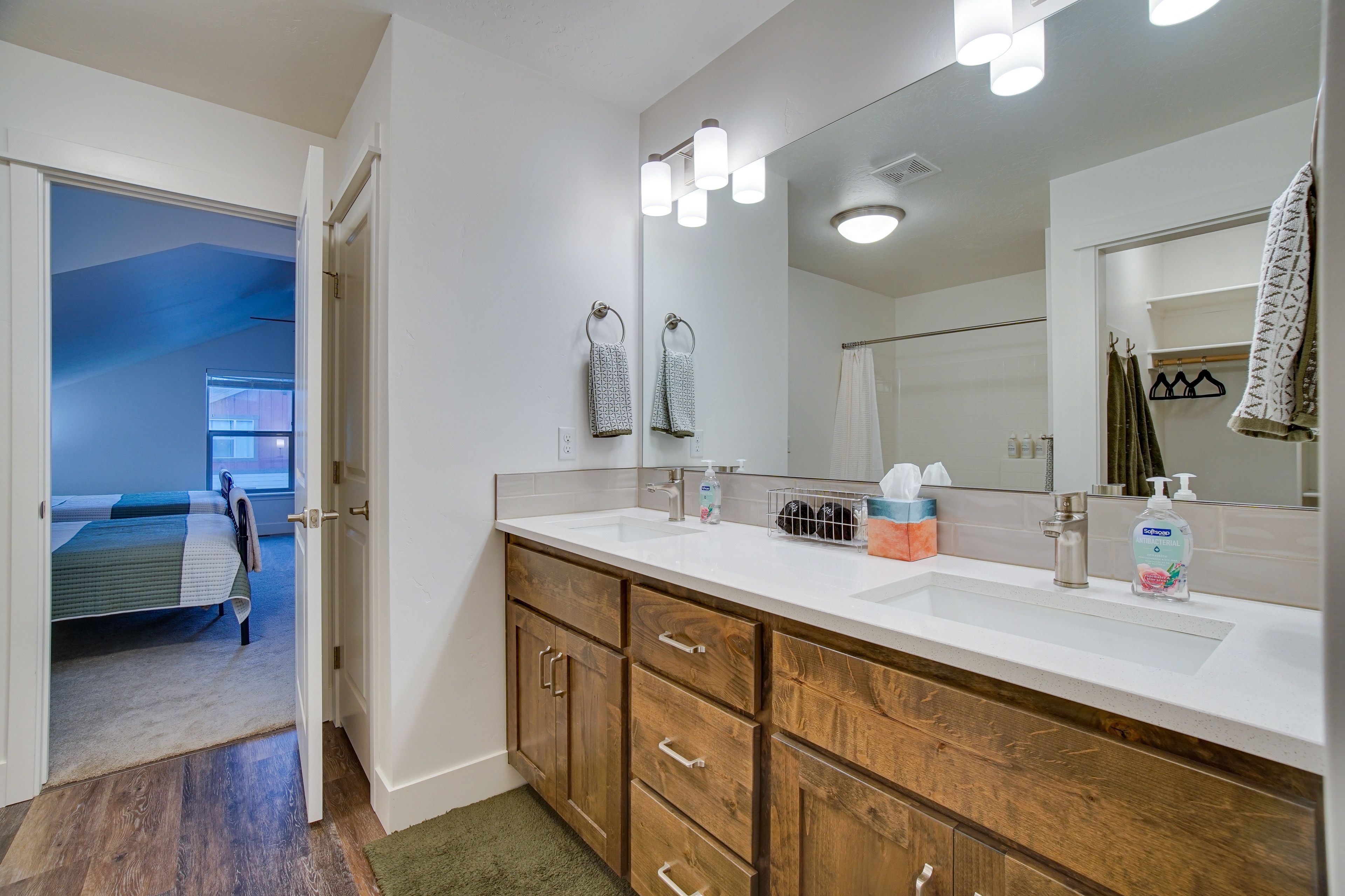 En-Suite Bathroom | Towels Provided | Complimentary Toiletries | 3rd Floor