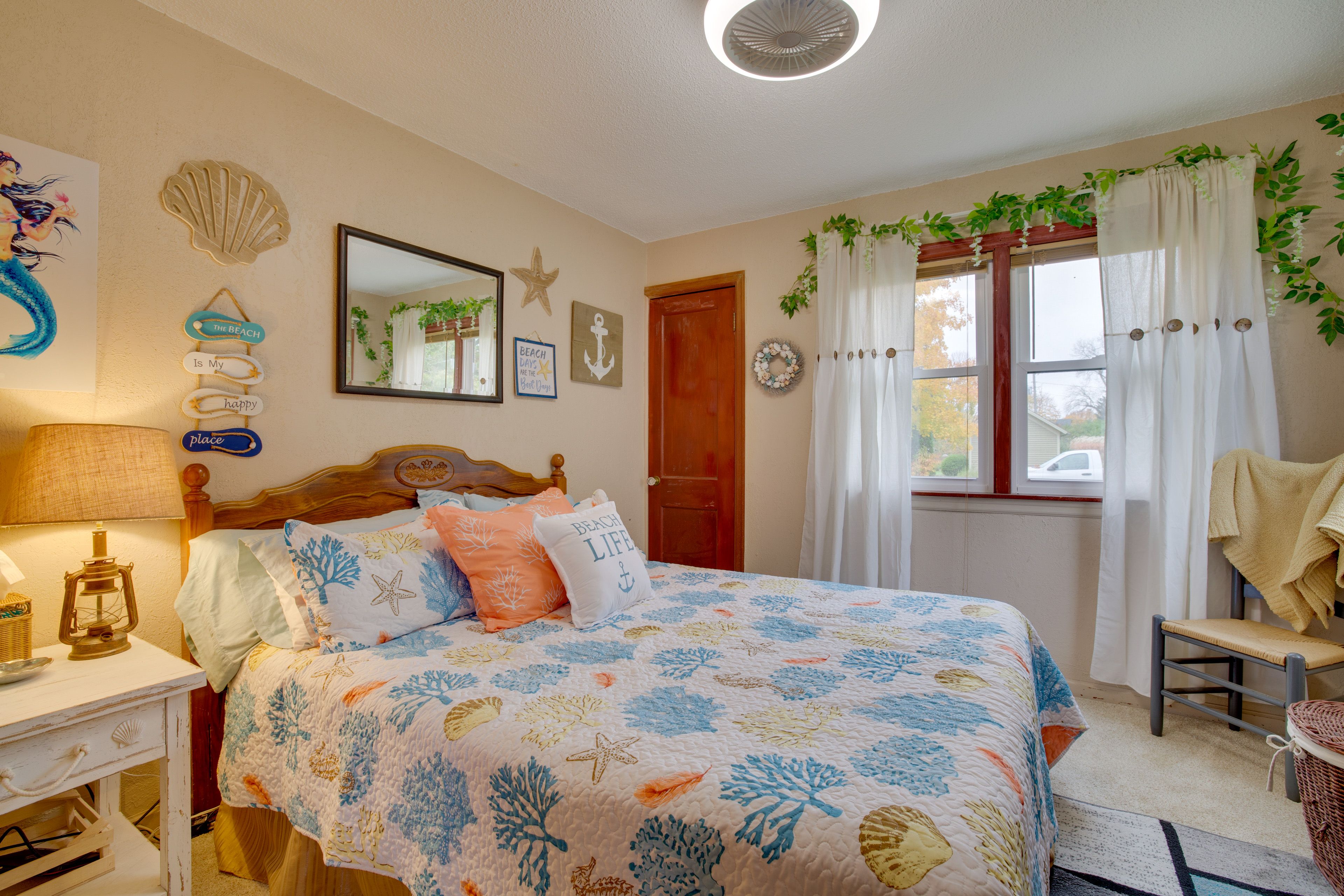 Bedroom 1 | Queen Bed | 1st Floor | Linens Provided | En-Suite