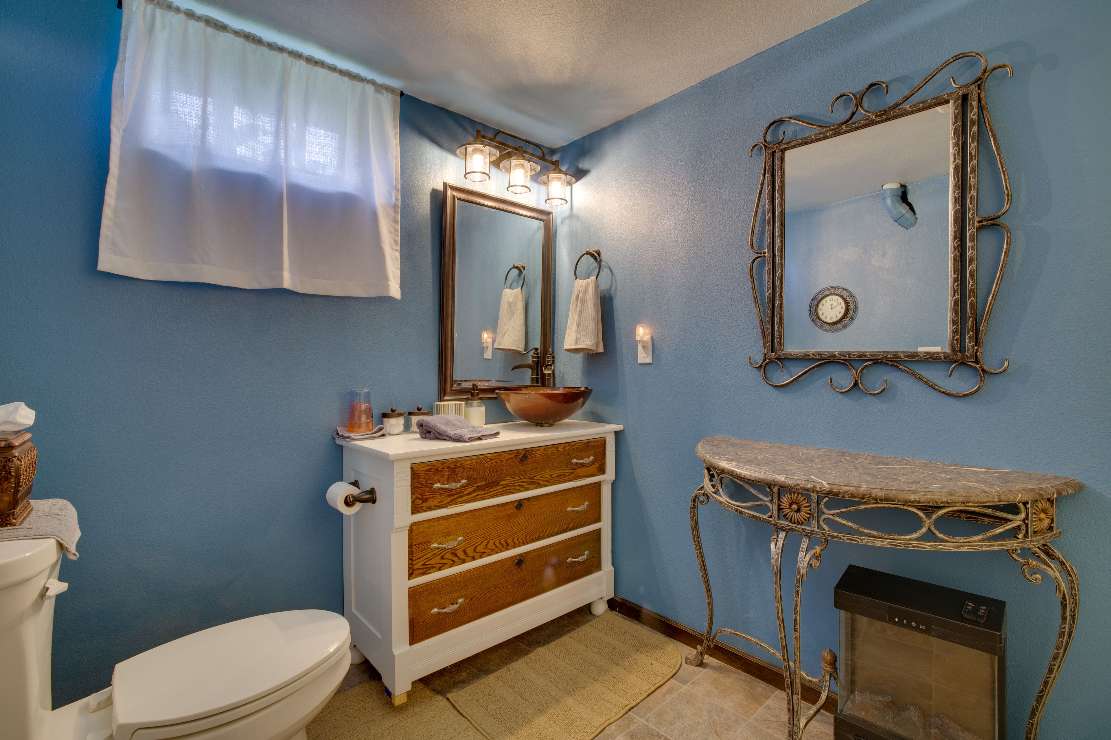 Full Bathroom | Basement | Towels Provided | Complimentary Toiletries