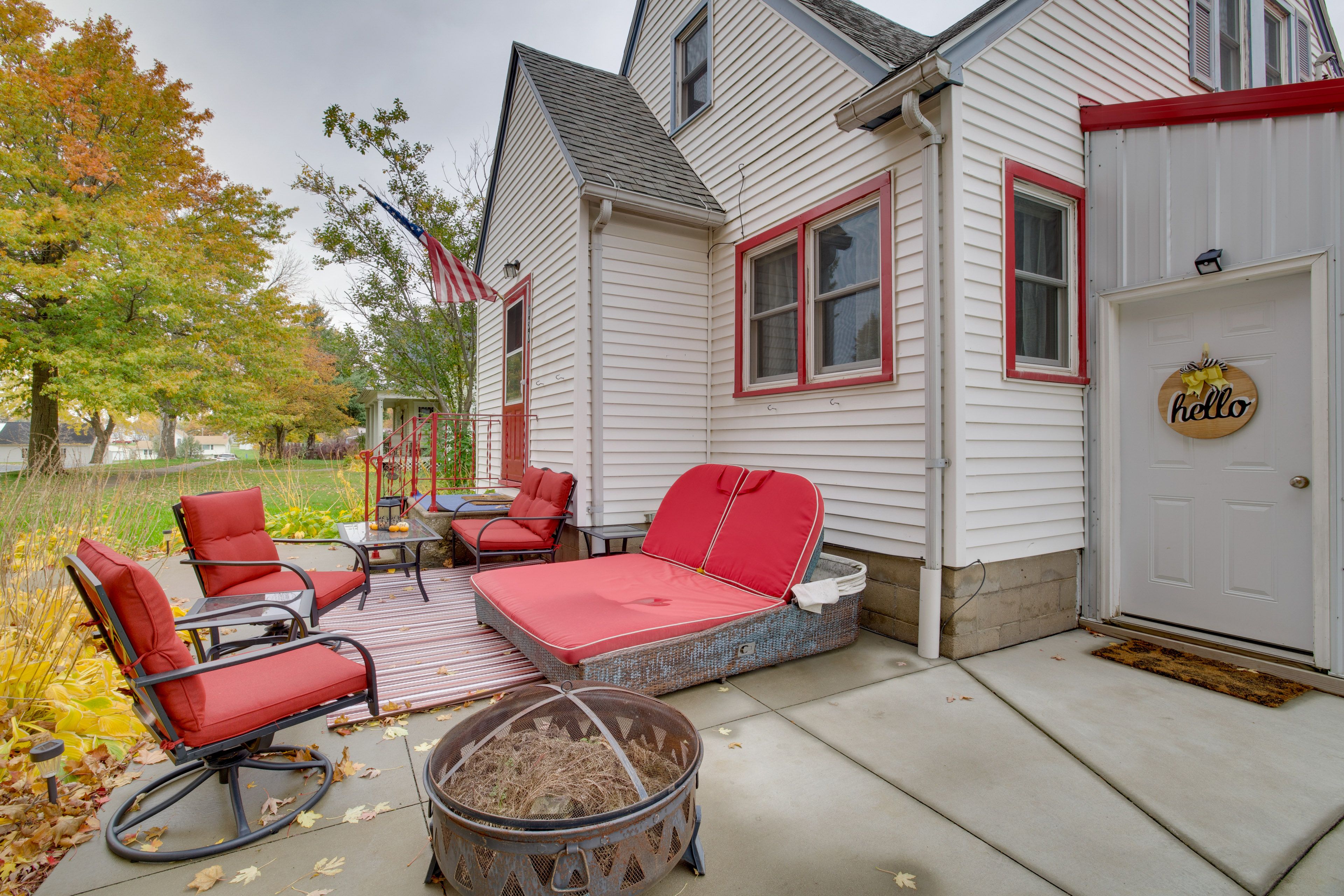 Harmony Vacation Rental | 5BR | 2BA | 2,150 Sq Ft | Stairs Required