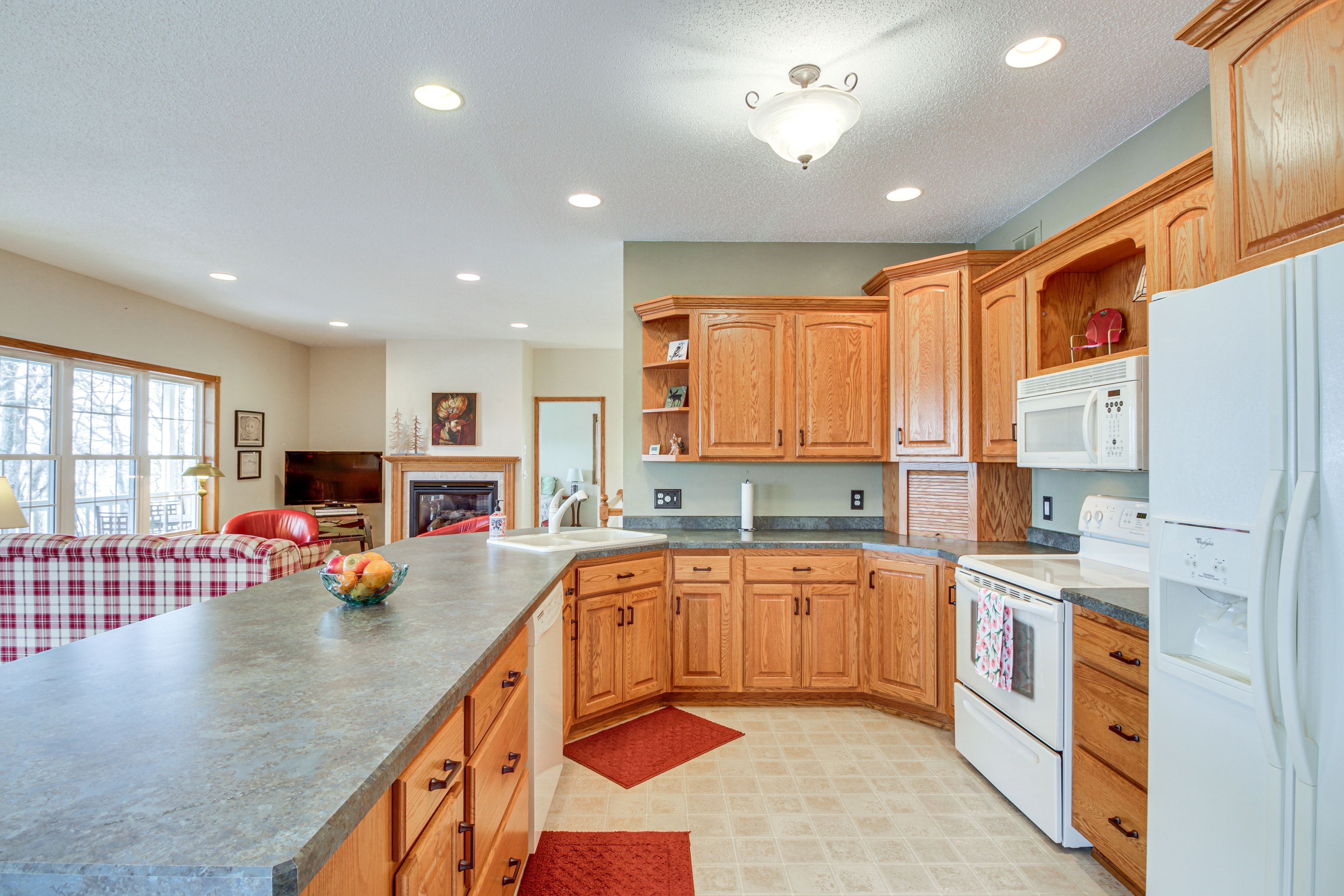 Kitchen | Upper Level | Slow Cooker | Toaster | Trash Bags & Paper Towels